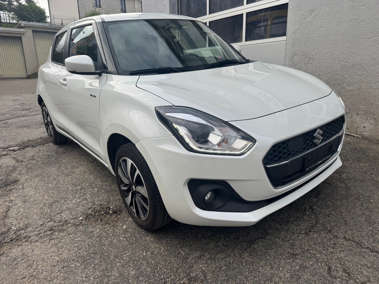 SUZUKI Swift 1.2i 16V SHVS TradizioTop Hybrid Allgrip 4x4-image-2