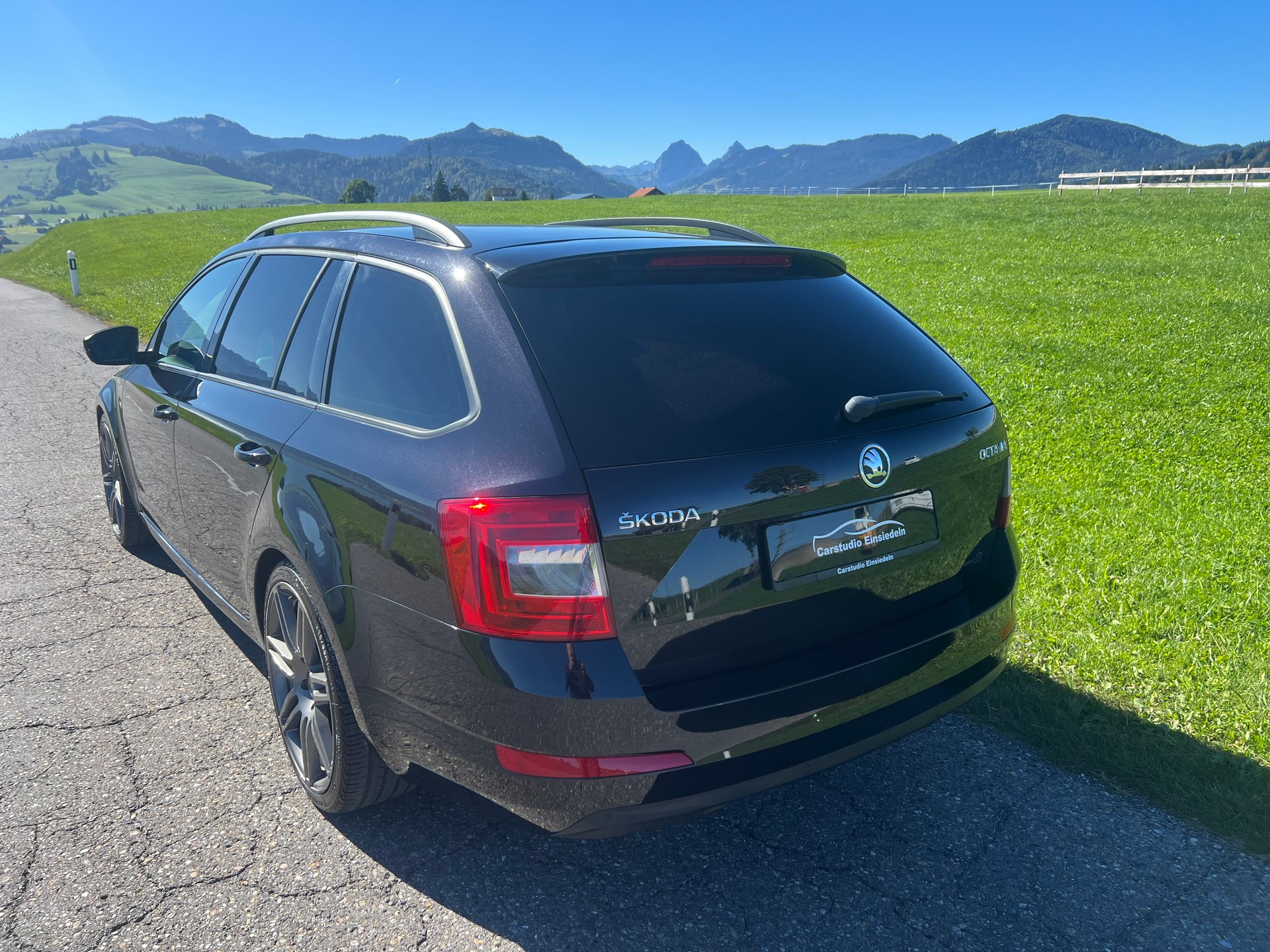 SKODA Octavia Combi 1.4 TSI Ambition-image-3