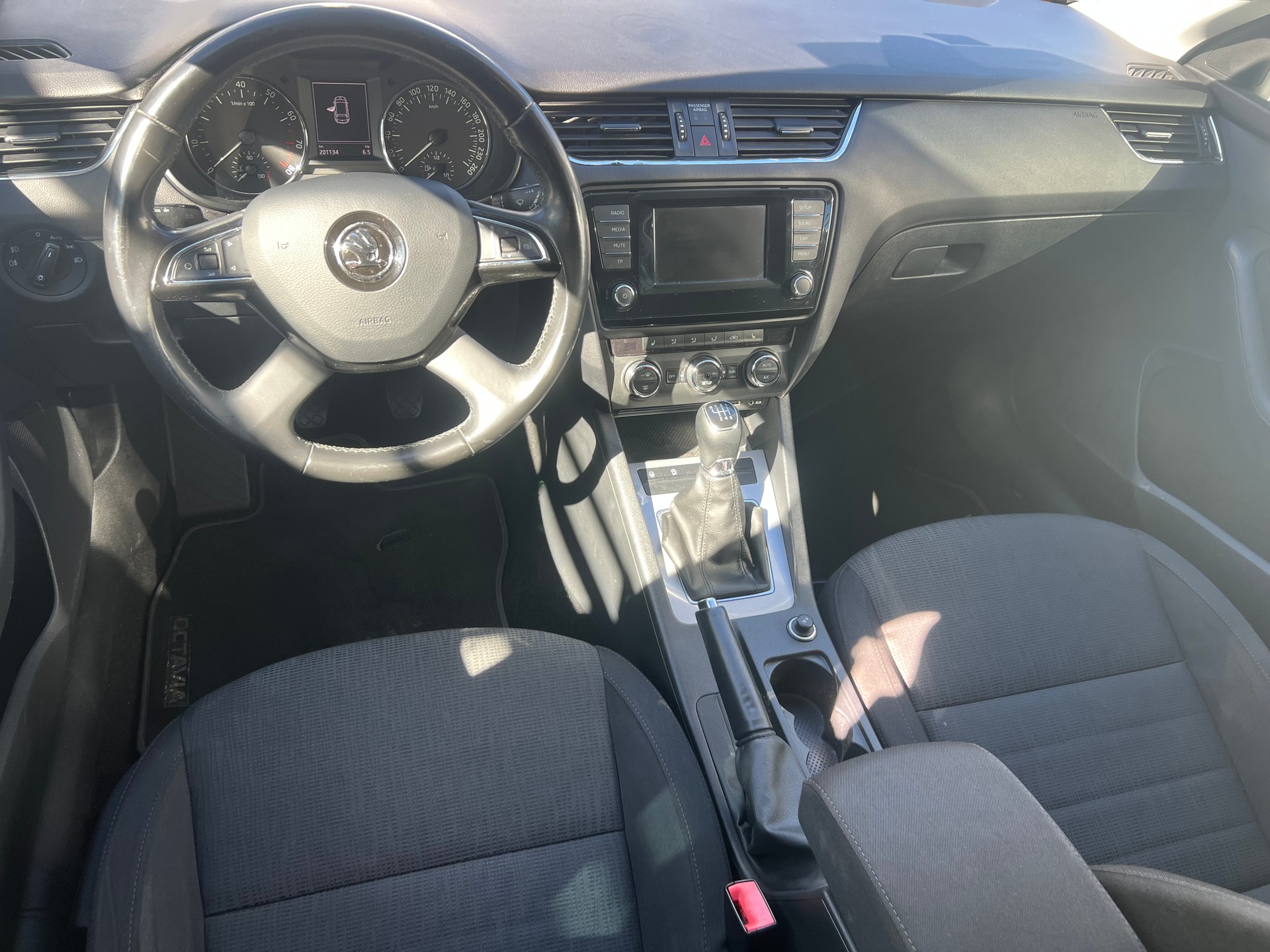 SKODA Octavia Combi 1.4 TSI Ambition-image-8