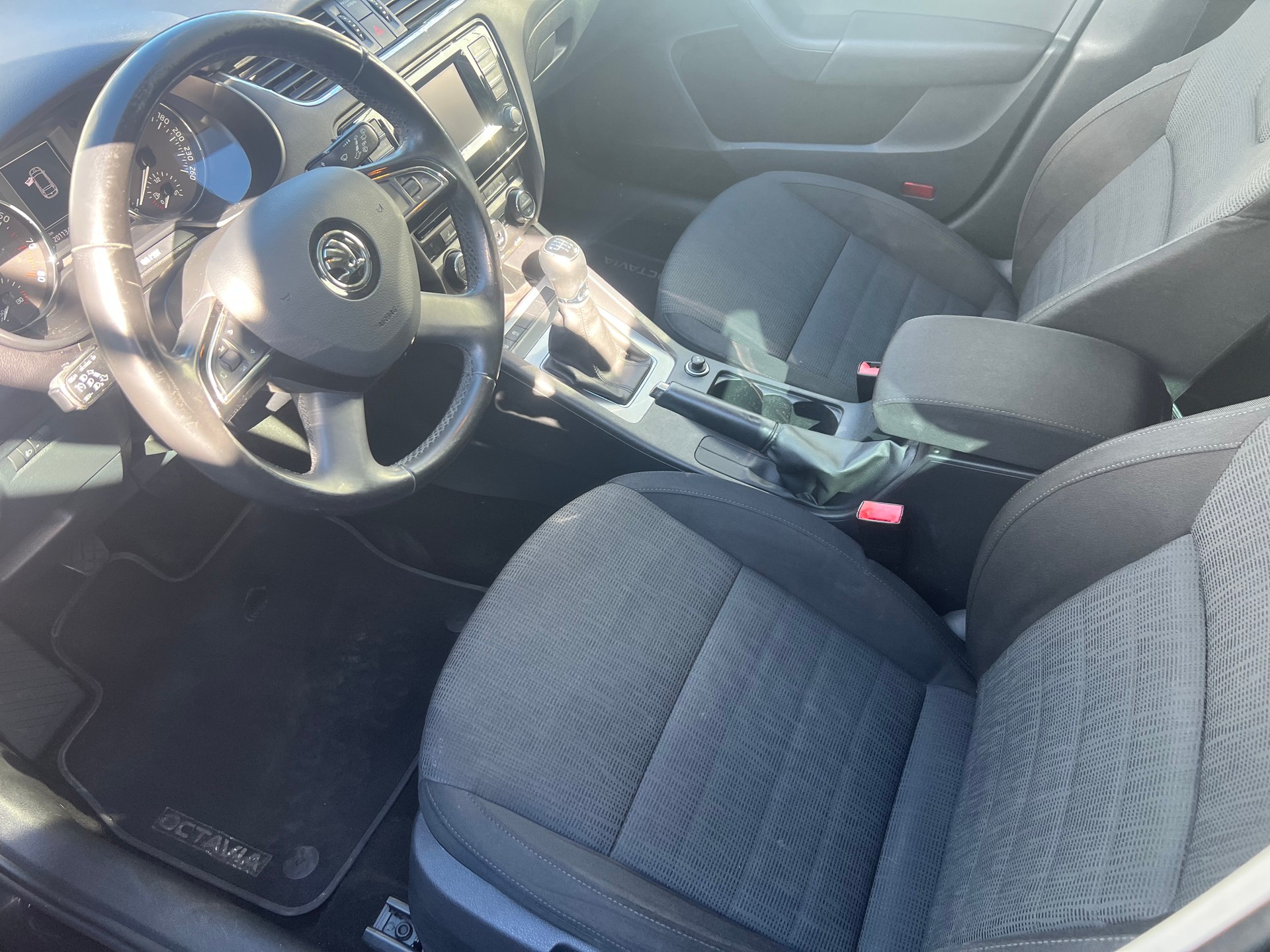 SKODA Octavia Combi 1.4 TSI Ambition-image-6