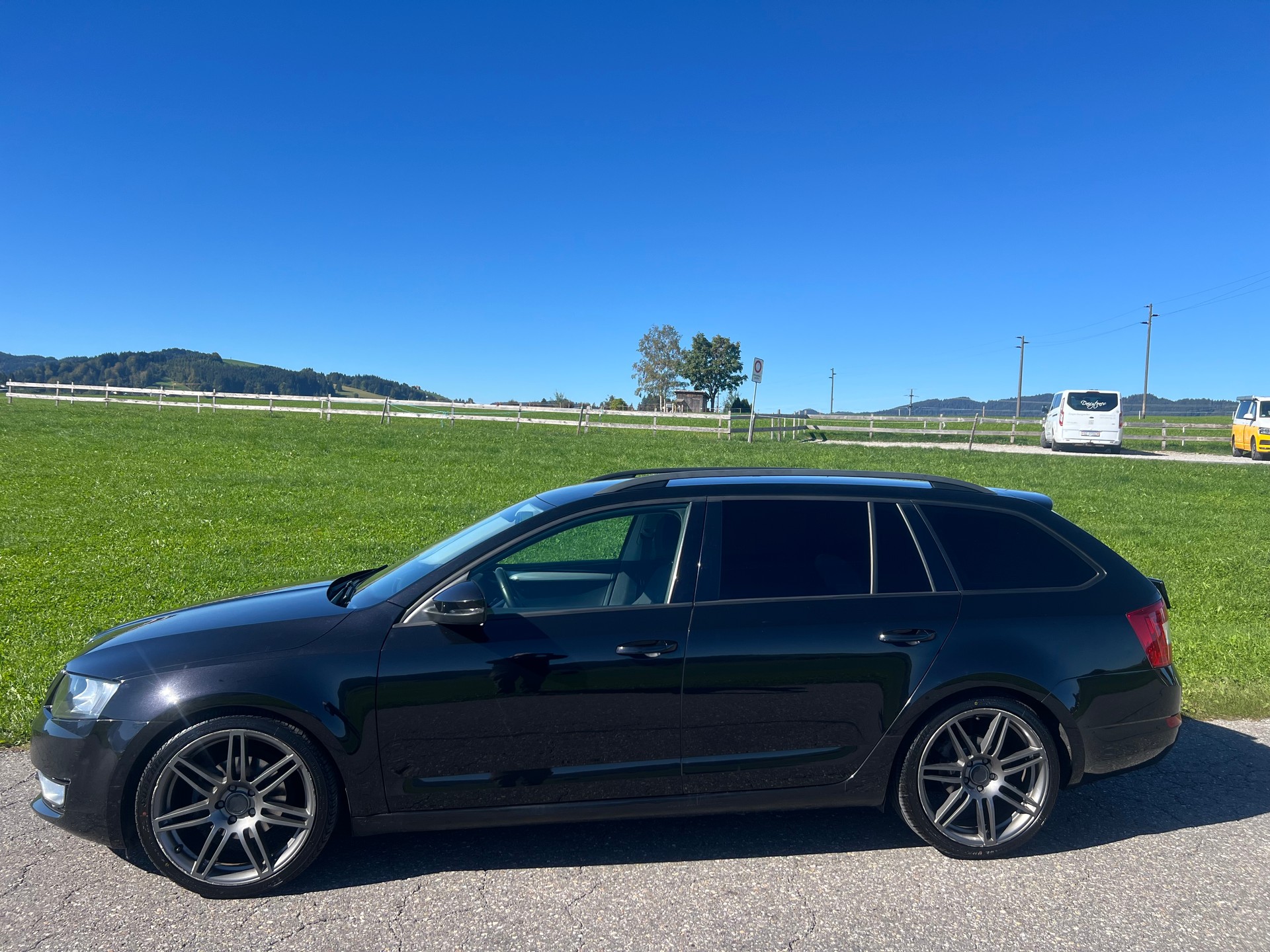 SKODA Octavia Combi 1.4 TSI Ambition-image-2