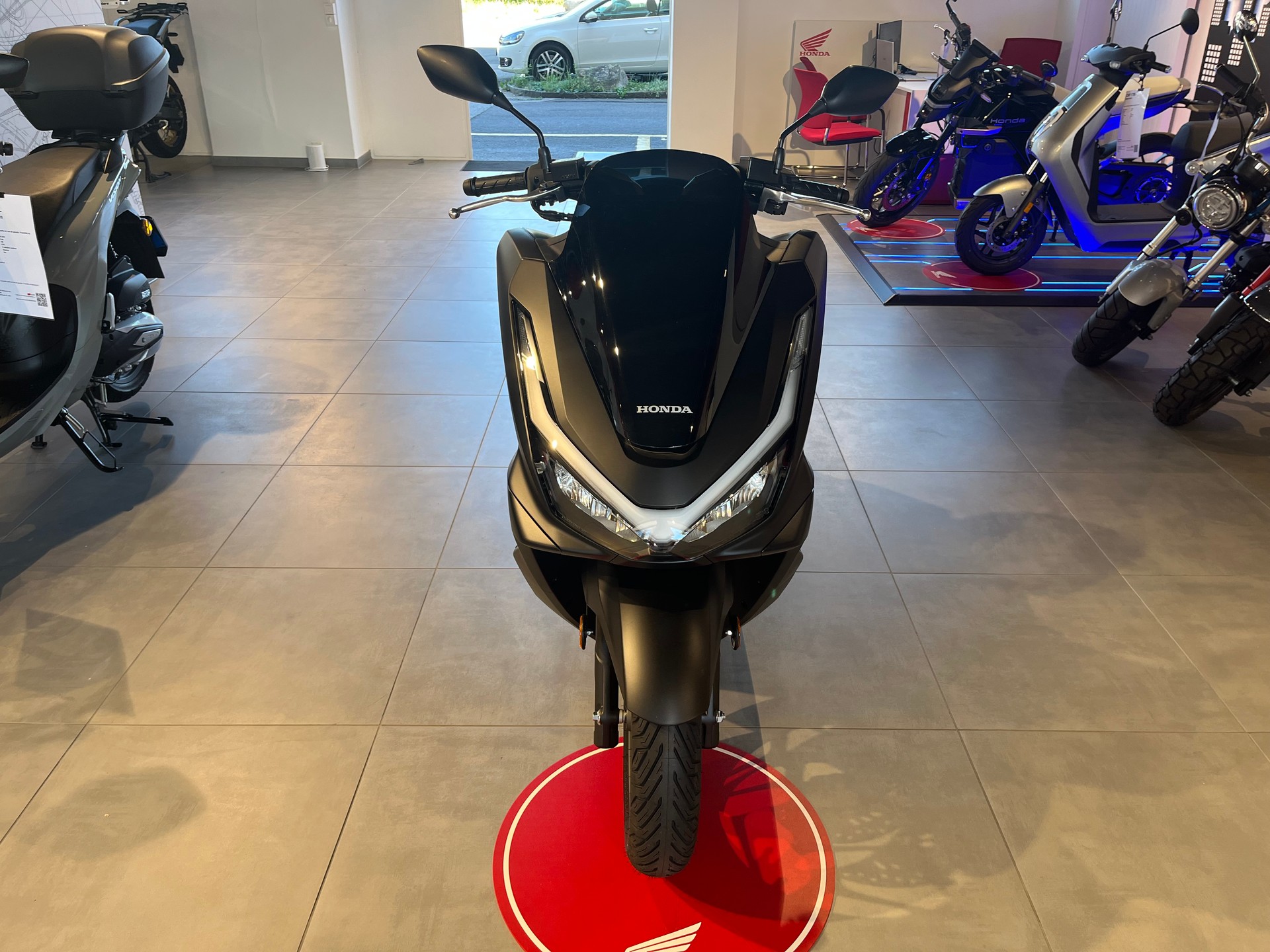 HONDA PCX 125 DX TFT. connectivity