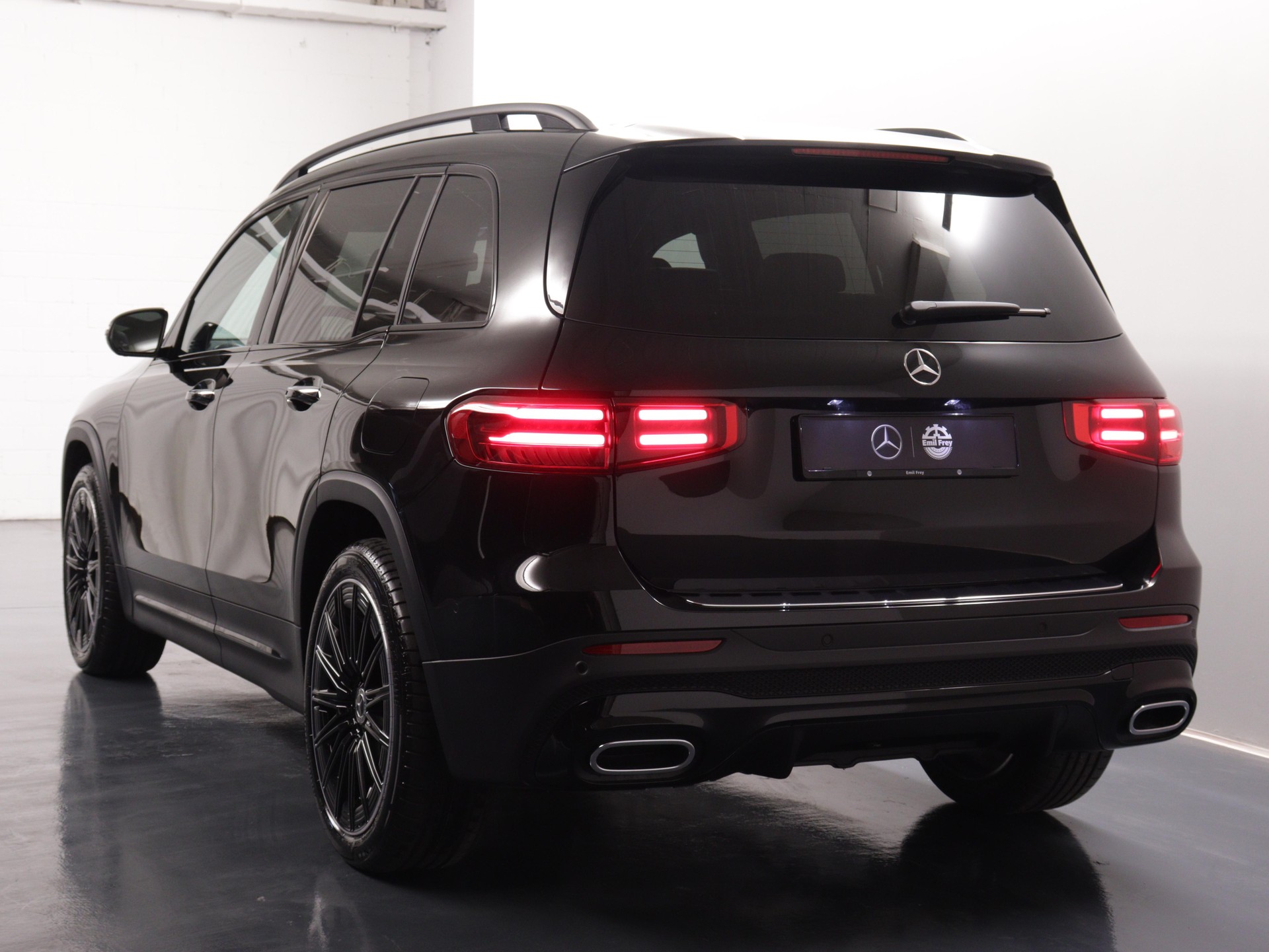 MERCEDES-BENZ GLB 220 d AMG Line 4matic-image-4