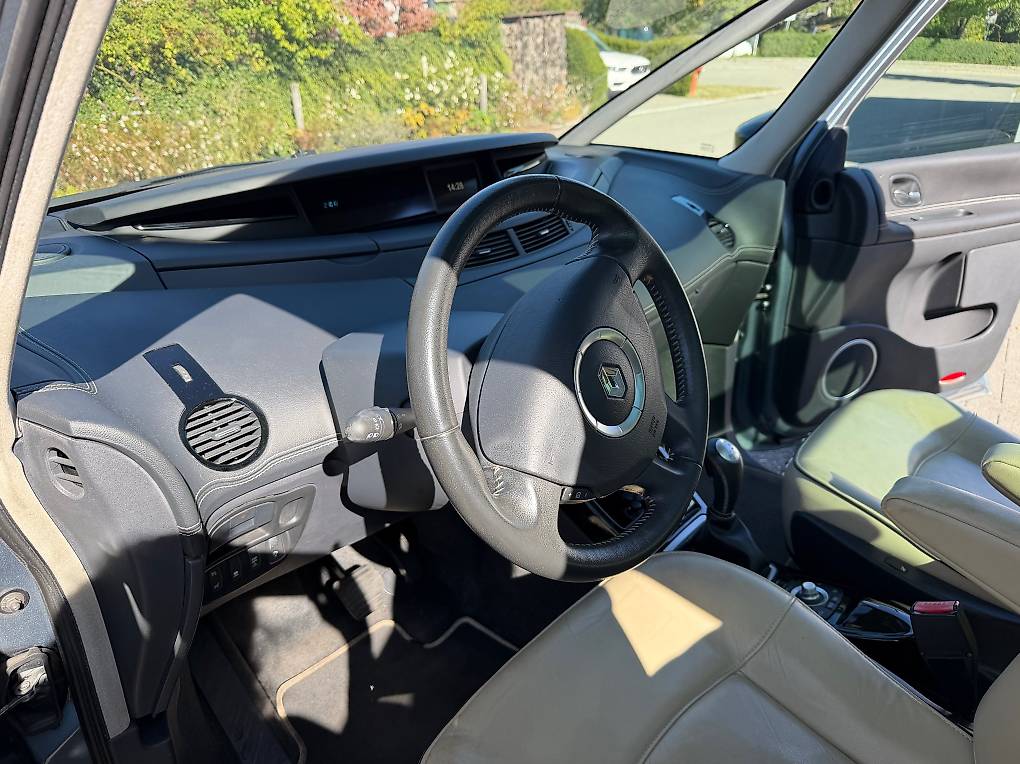 RENAULT Grand Espace 2.0 dCi Initiale Automatic-image-2