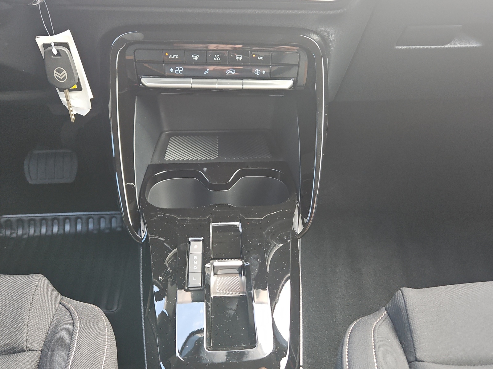 CITROEN C3 Aircross 1.2 Hybrid Plus-image-13