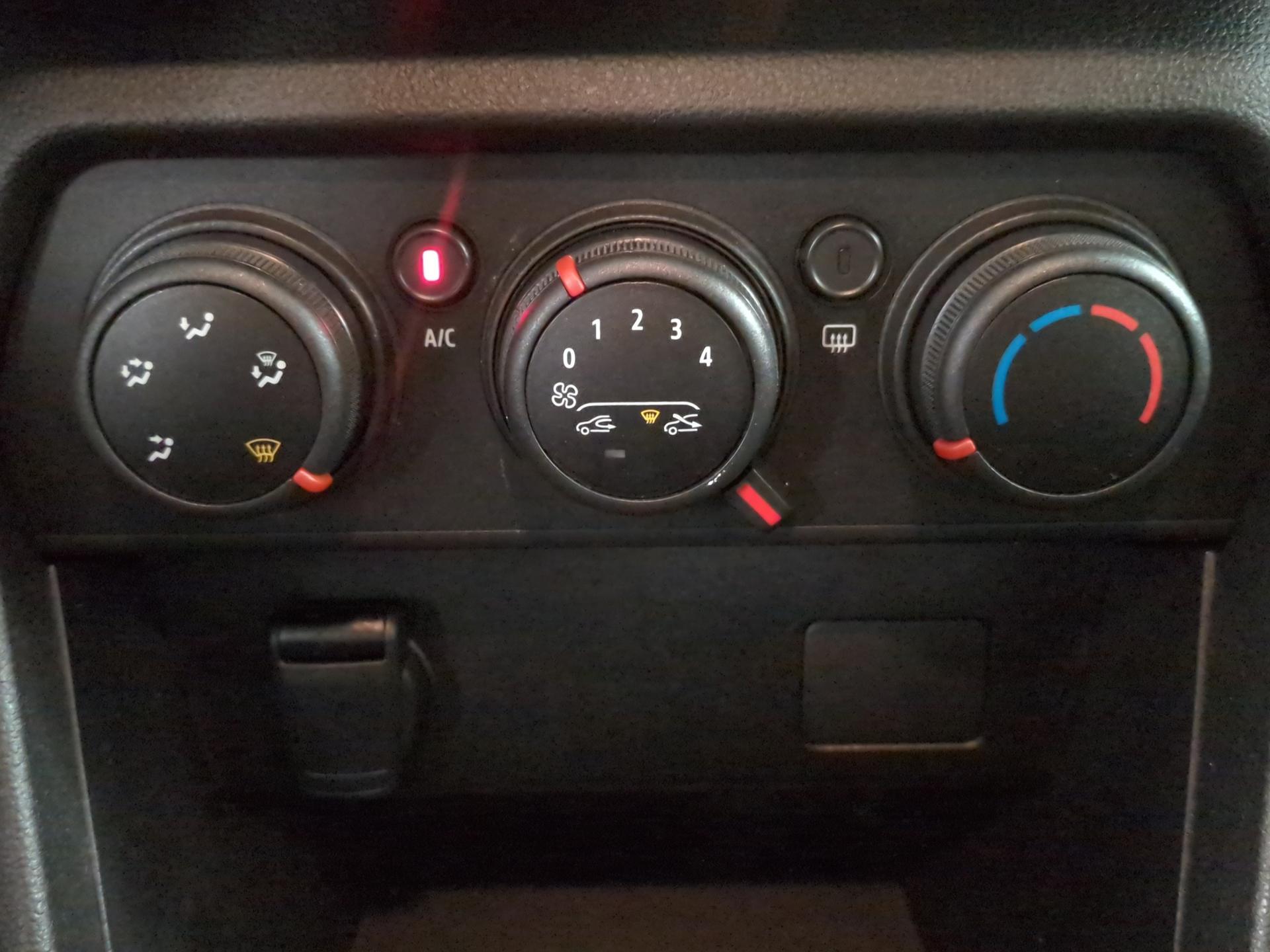 DACIA Sandero TCe 90 Expression-image-23