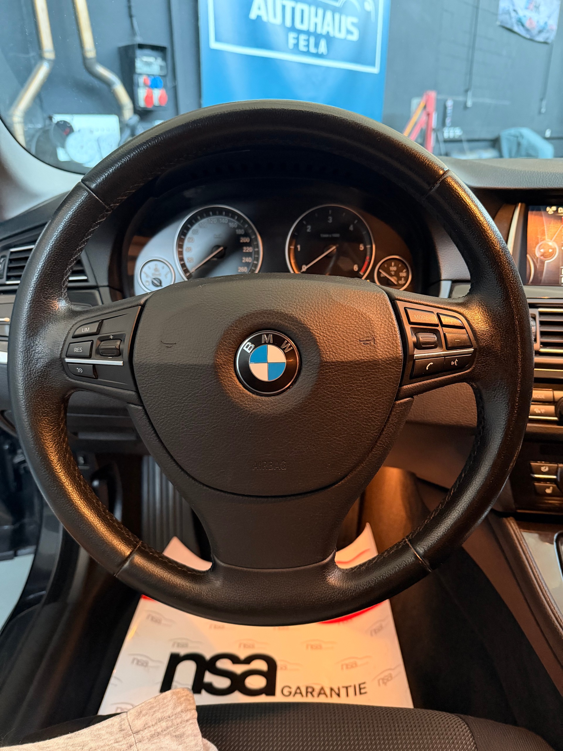 BMW 520d Touring xDrive Luxury Line Steptronic-image-7