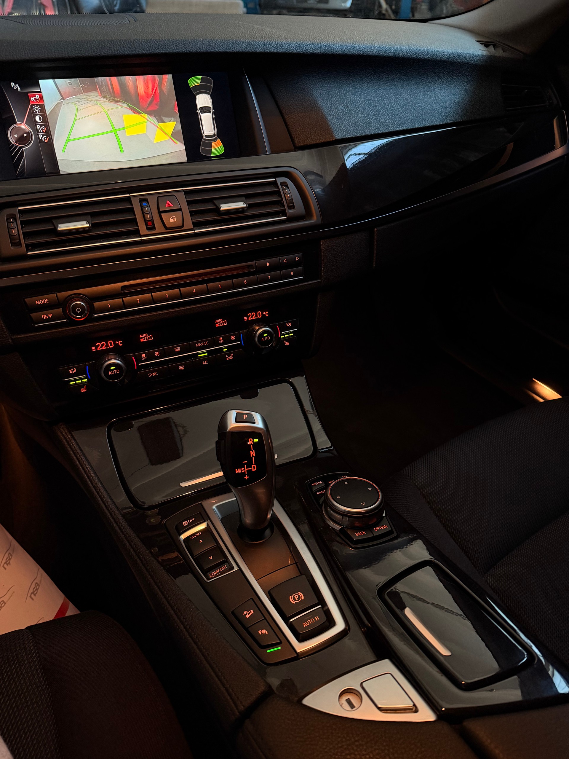 BMW 520d Touring xDrive Luxury Line Steptronic-image-6
