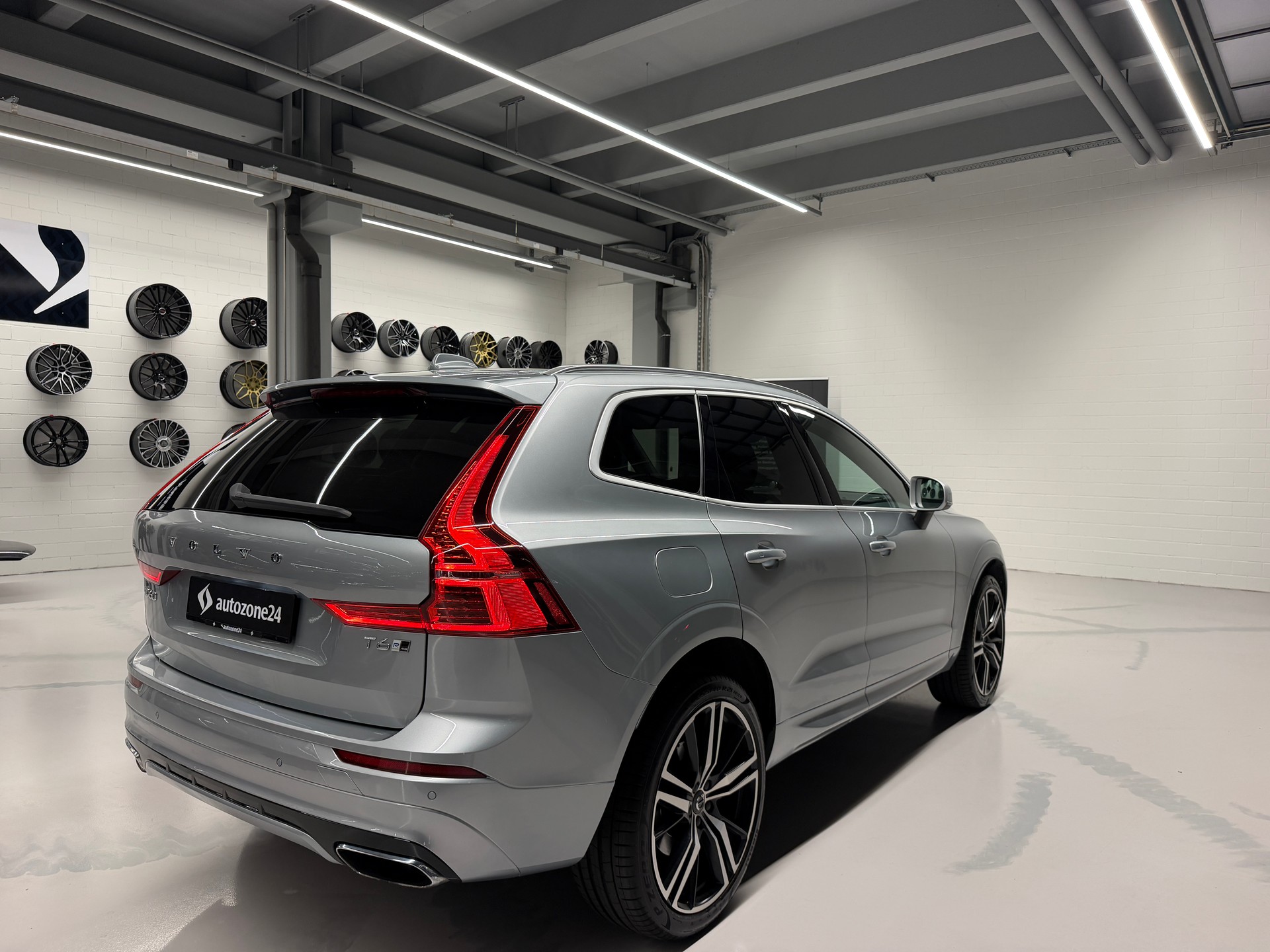 VOLVO XC60 2.0 T6 R-Design AWD *CH-Auto*Gratis Service*Frisch MFK*Garantie*Adaptive Luftfederung*-image-3