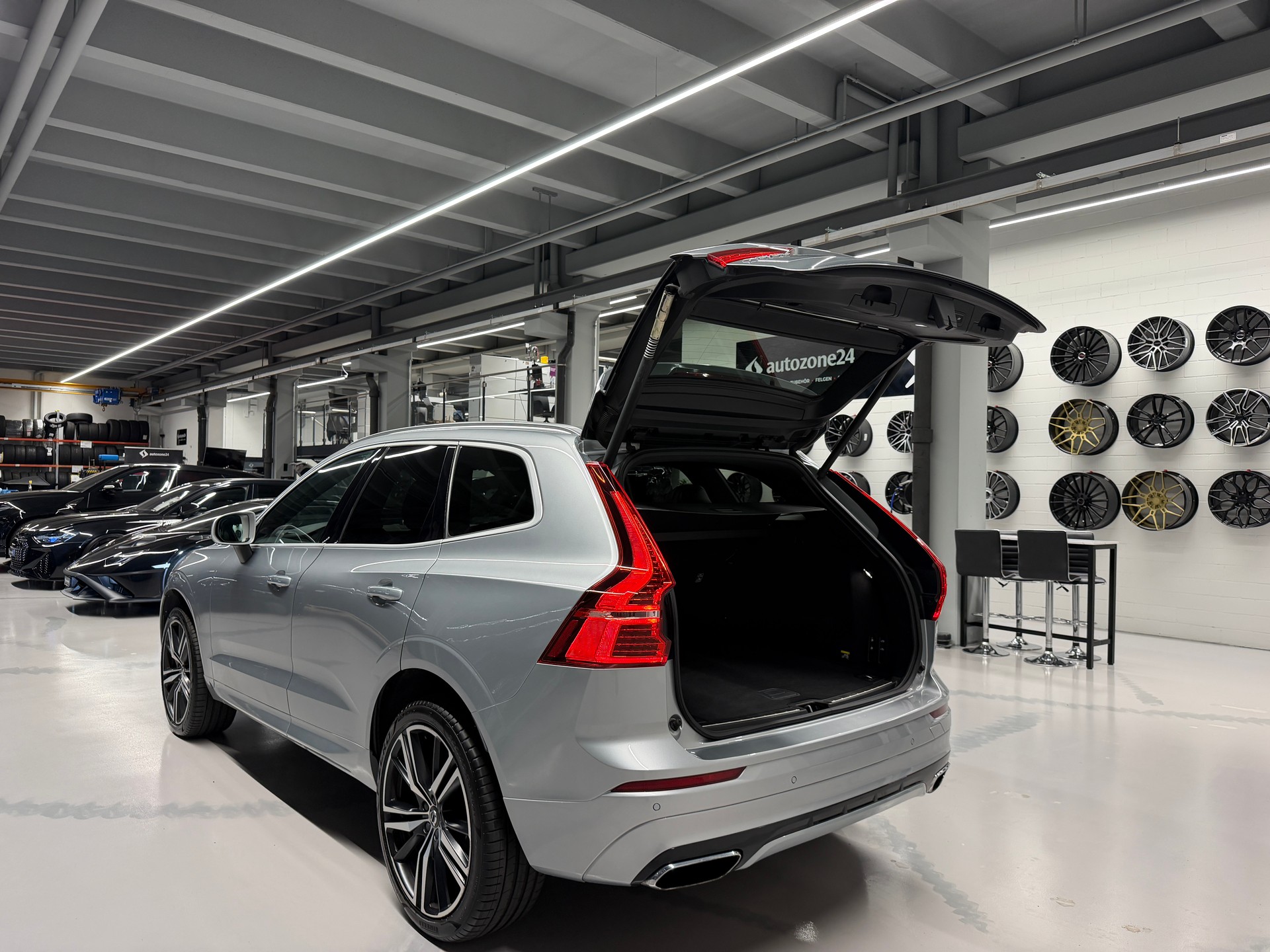 VOLVO XC60 2.0 T6 R-Design AWD *CH-Auto*Gratis Service*Frisch MFK*Garantie*Adaptive Luftfederung*-image-13