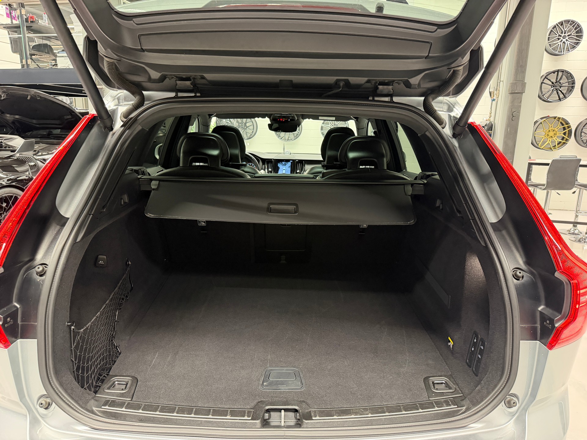 VOLVO XC60 2.0 T6 R-Design AWD *CH-Auto*Gratis Service*Frisch MFK*Garantie*Adaptive Luftfederung*-image-23