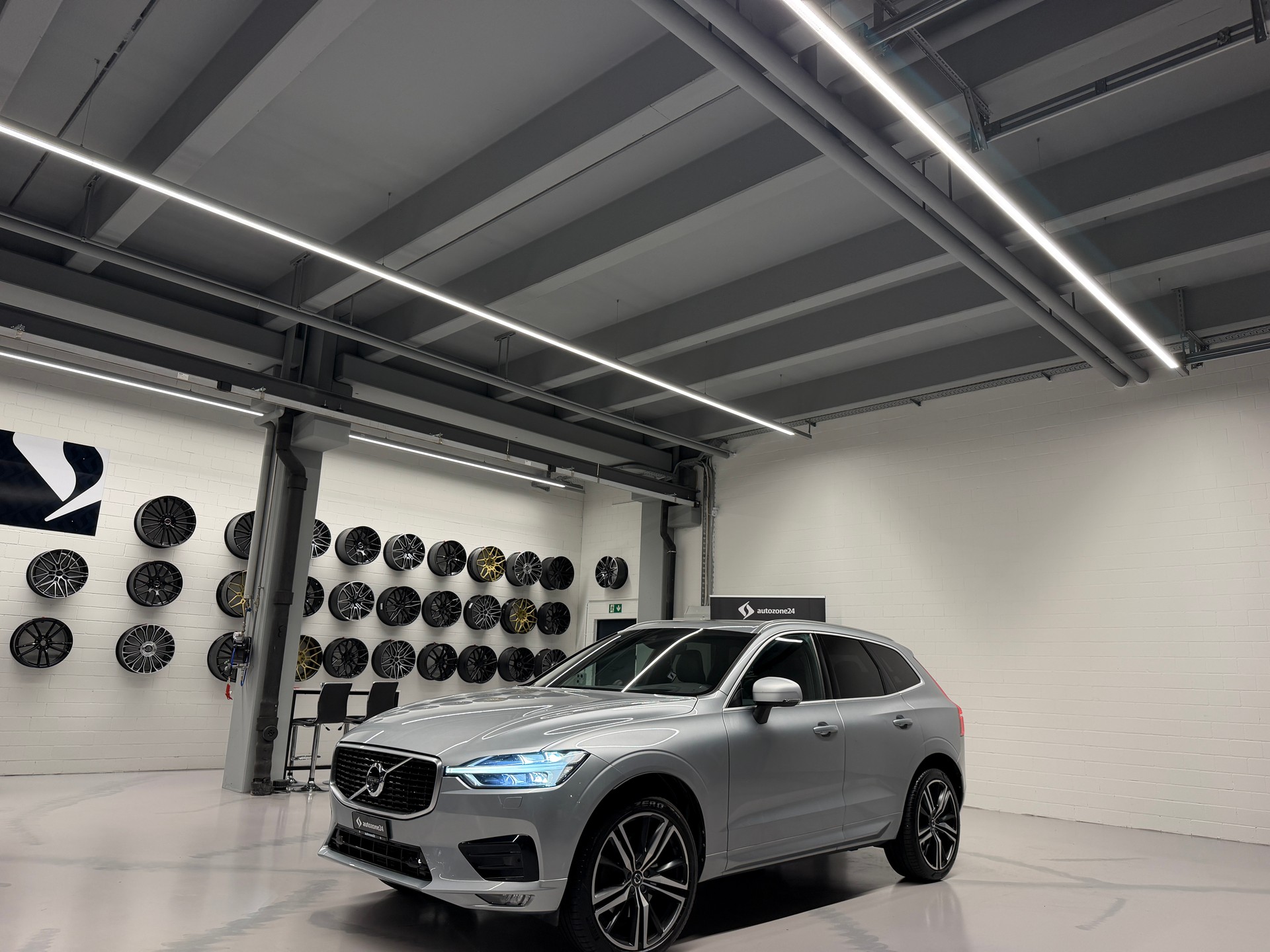 VOLVO XC60 2.0 T6 R-Design AWD *CH-Auto*Gratis Service*Frisch MFK*Garantie*Adaptive Luftfederung*-image-2