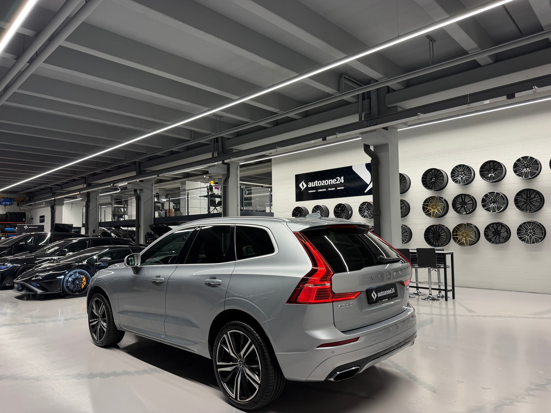 VOLVO XC60 2.0 T6 R-Design AWD *CH-Auto*Gratis Service*Frisch MFK*Garantie*Adaptive Luftfederung*-image-12
