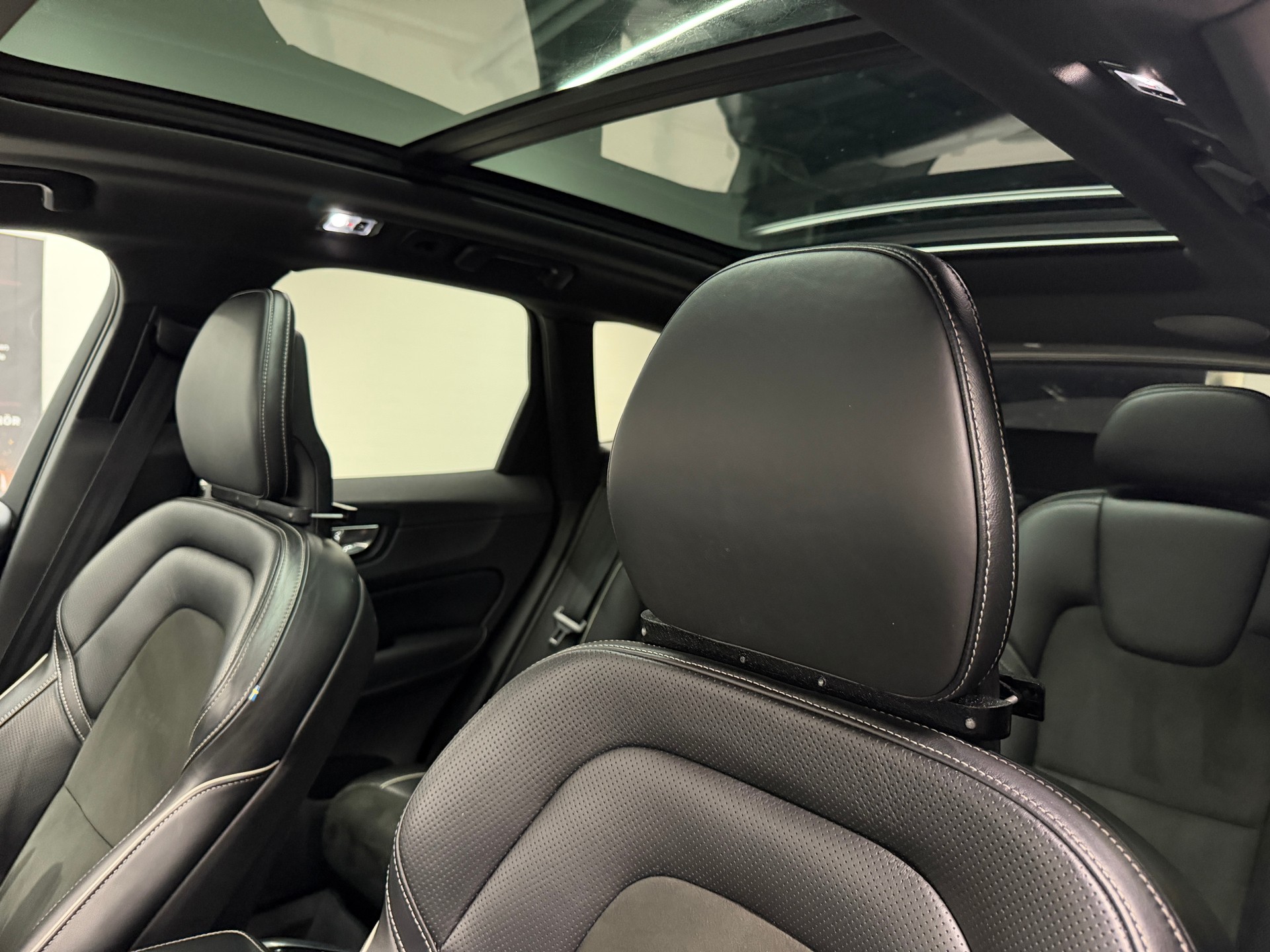 VOLVO XC60 2.0 T6 R-Design AWD *CH-Auto*Gratis Service*Frisch MFK*Garantie*Adaptive Luftfederung*-image-18