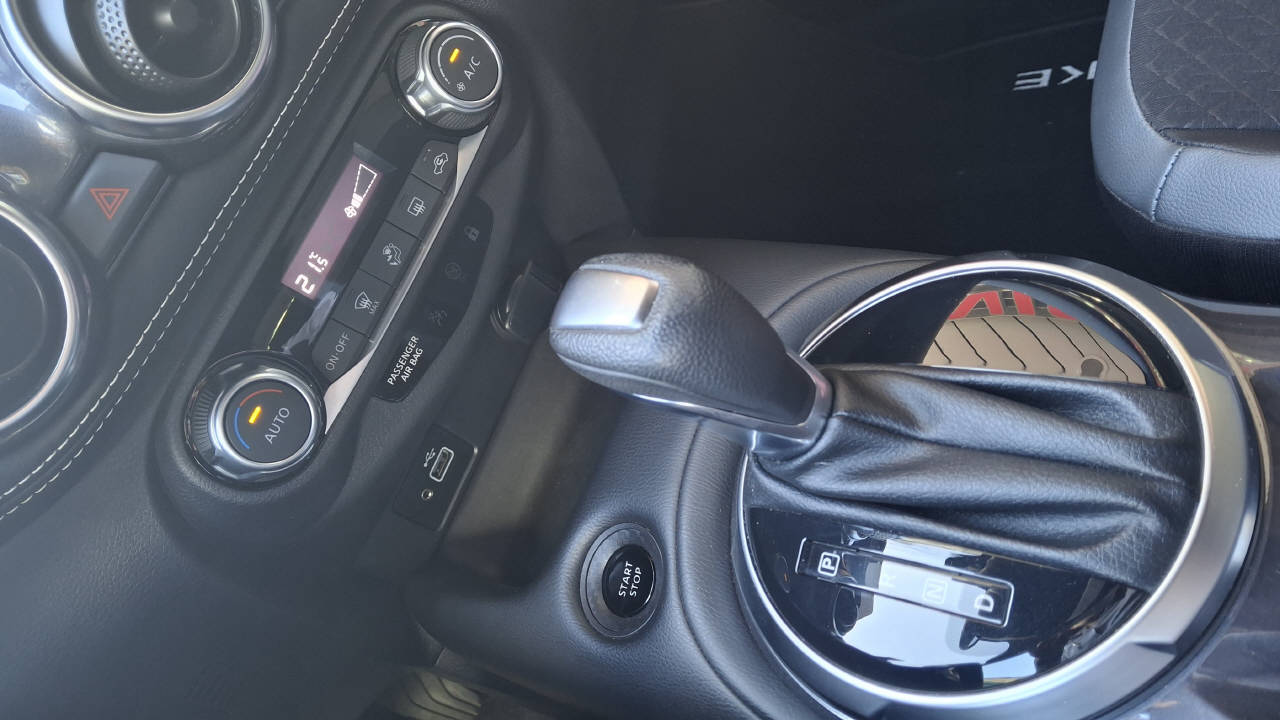 NISSAN Juke 1.6 Hybrid N-Connecta-image-13