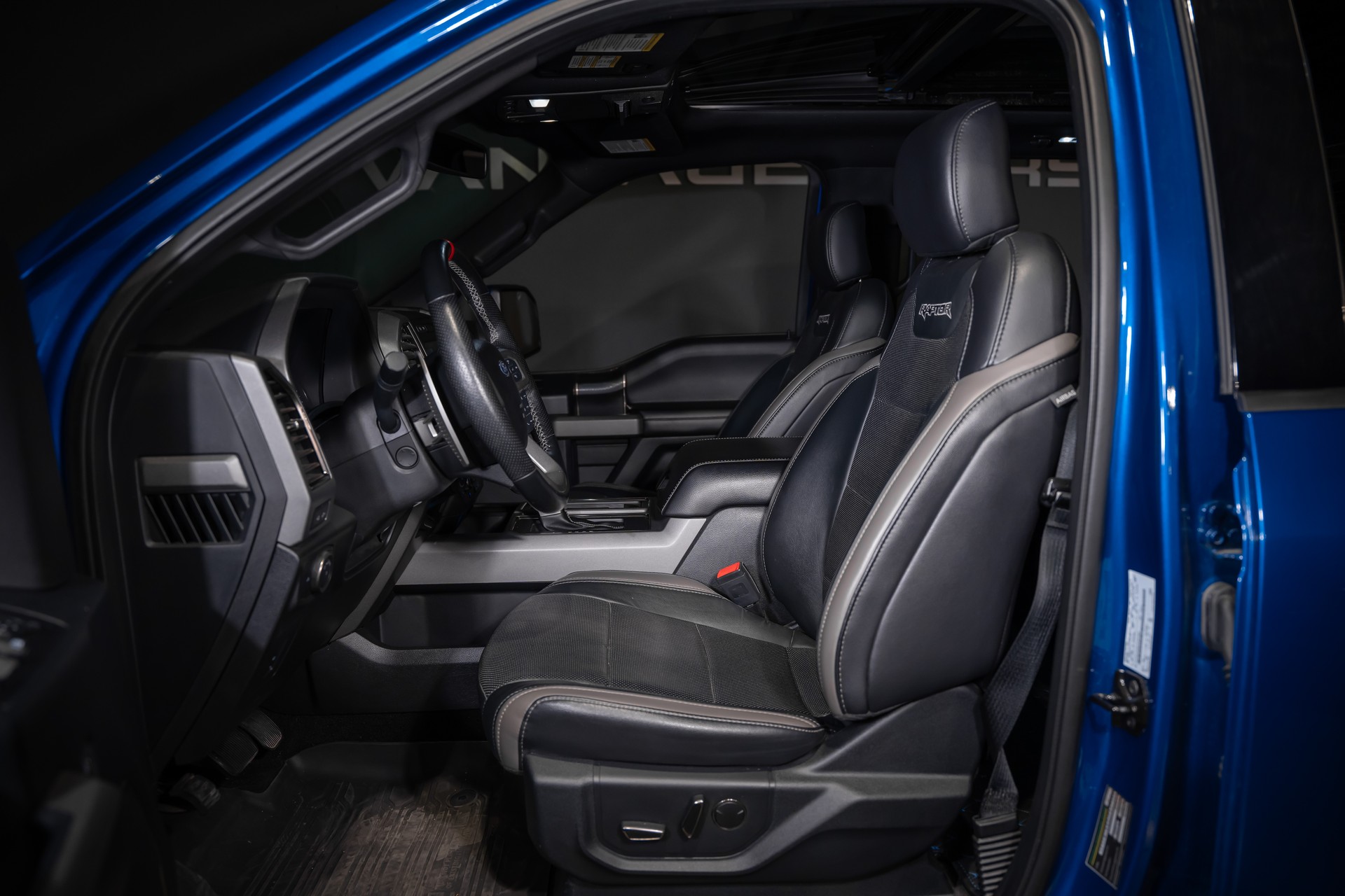 FORD F-150 Raptor CrewCab-image-15