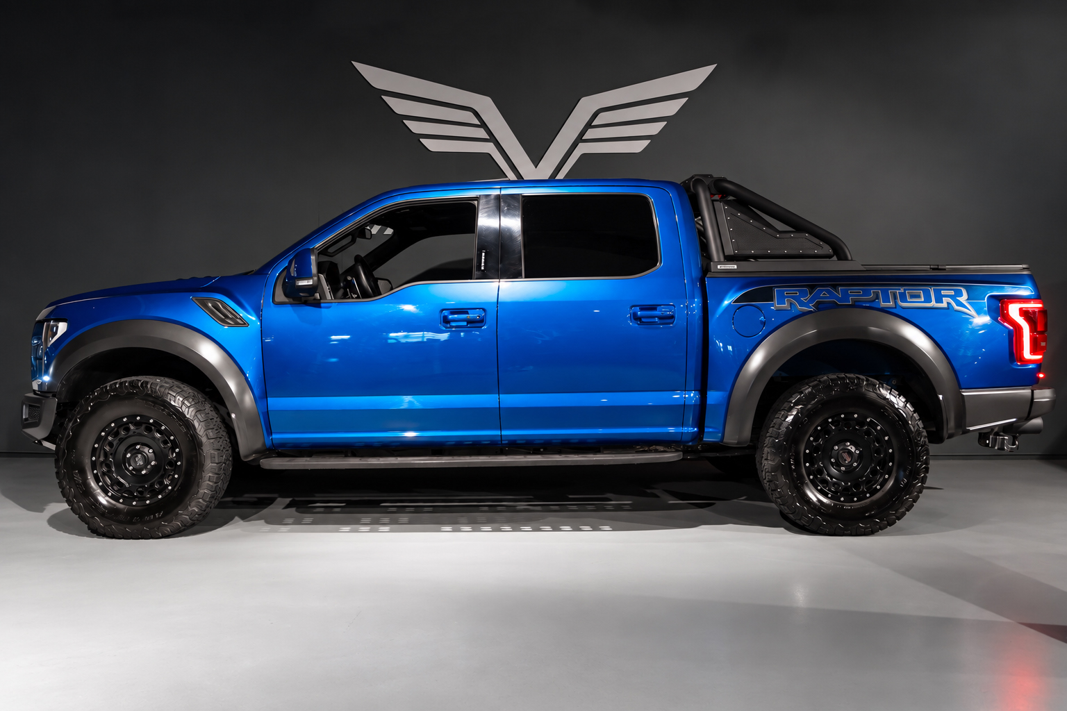 FORD F-150 Raptor CrewCab-showroom-element-2