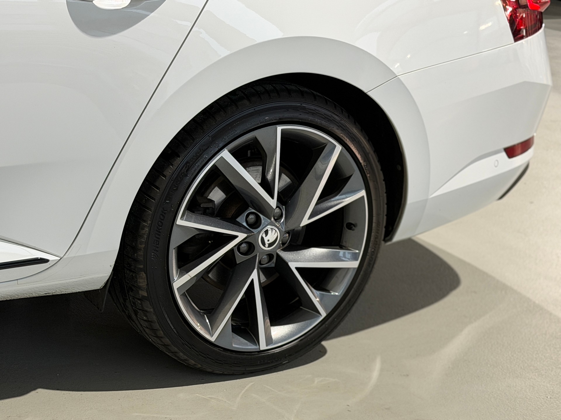 SKODA Superb Combi 2.0 TSI SportLine+ DSG 4x4 (CH)-image-17