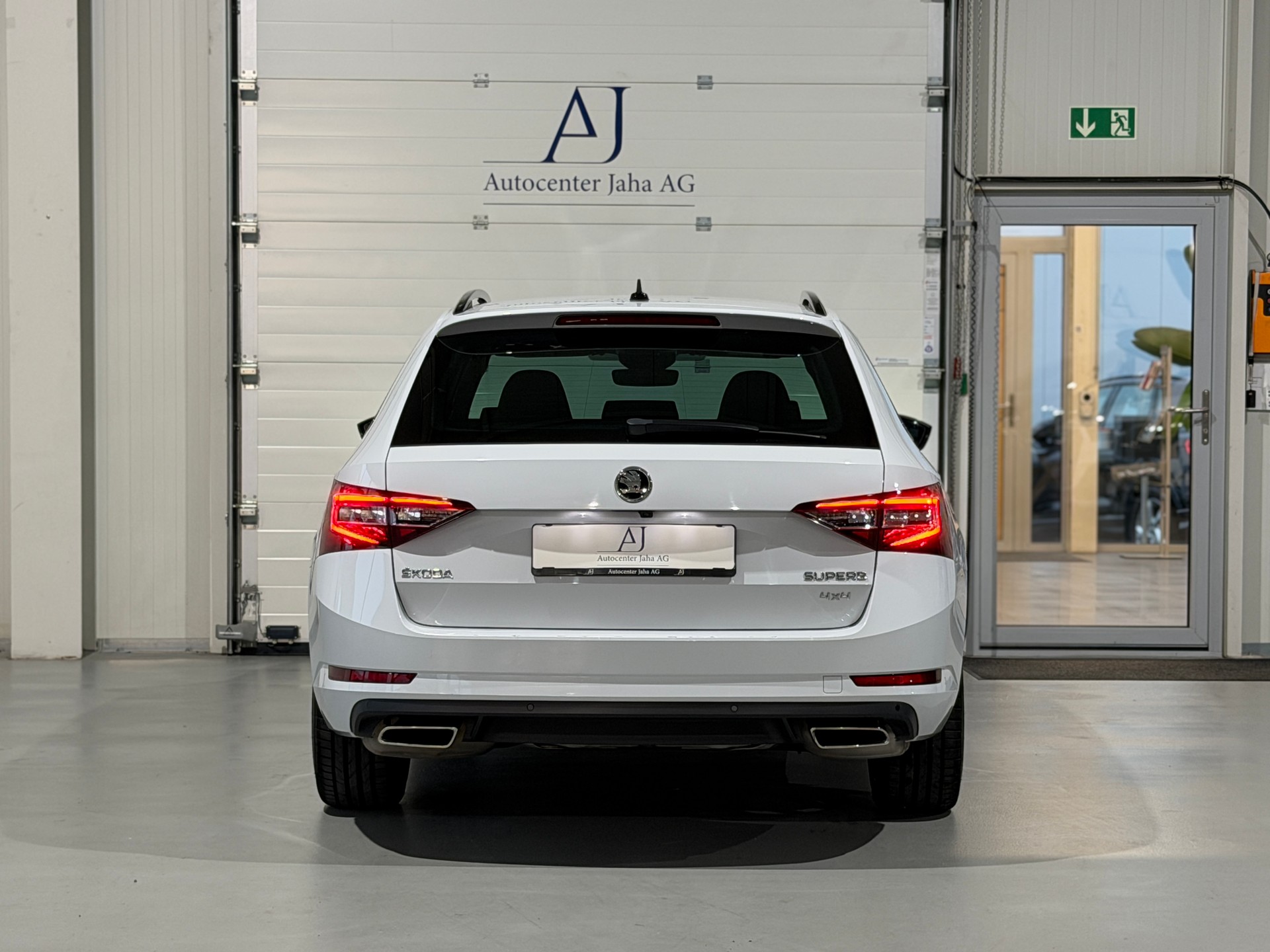 SKODA Superb Combi 2.0 TSI SportLine+ DSG 4x4 (CH)-image-19