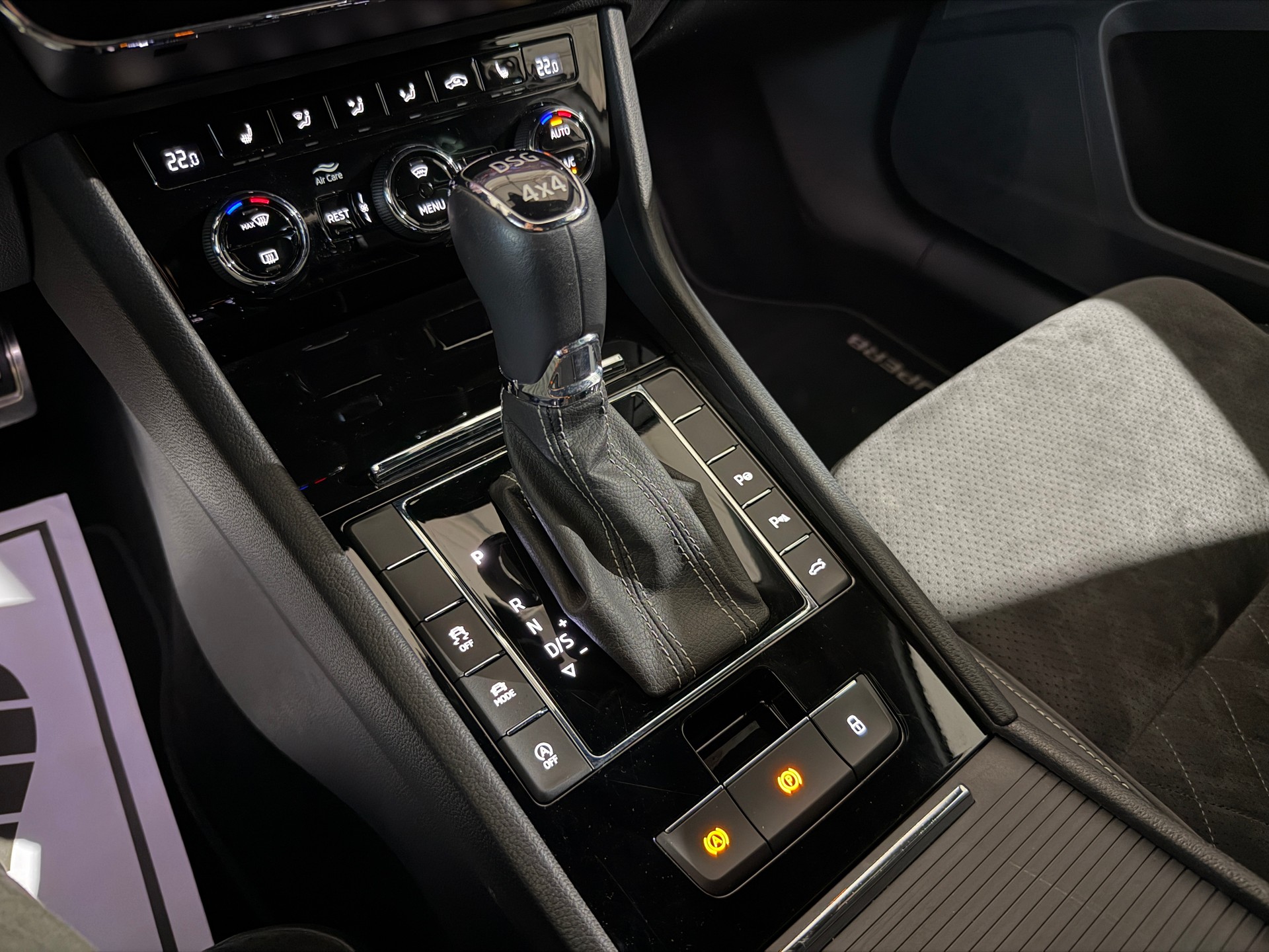 SKODA Superb Combi 2.0 TSI SportLine+ DSG 4x4 (CH)-image-11