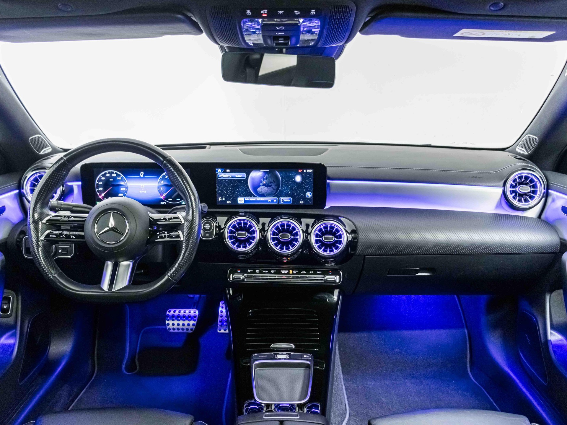 MERCEDES-BENZ CLA 250 4MATIC Coupé-image-12