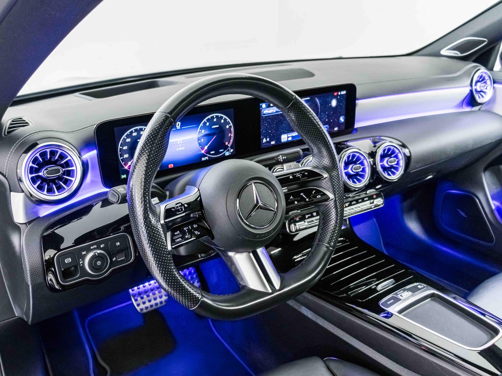 MERCEDES-BENZ CLA 250 4MATIC Coupé-image-10