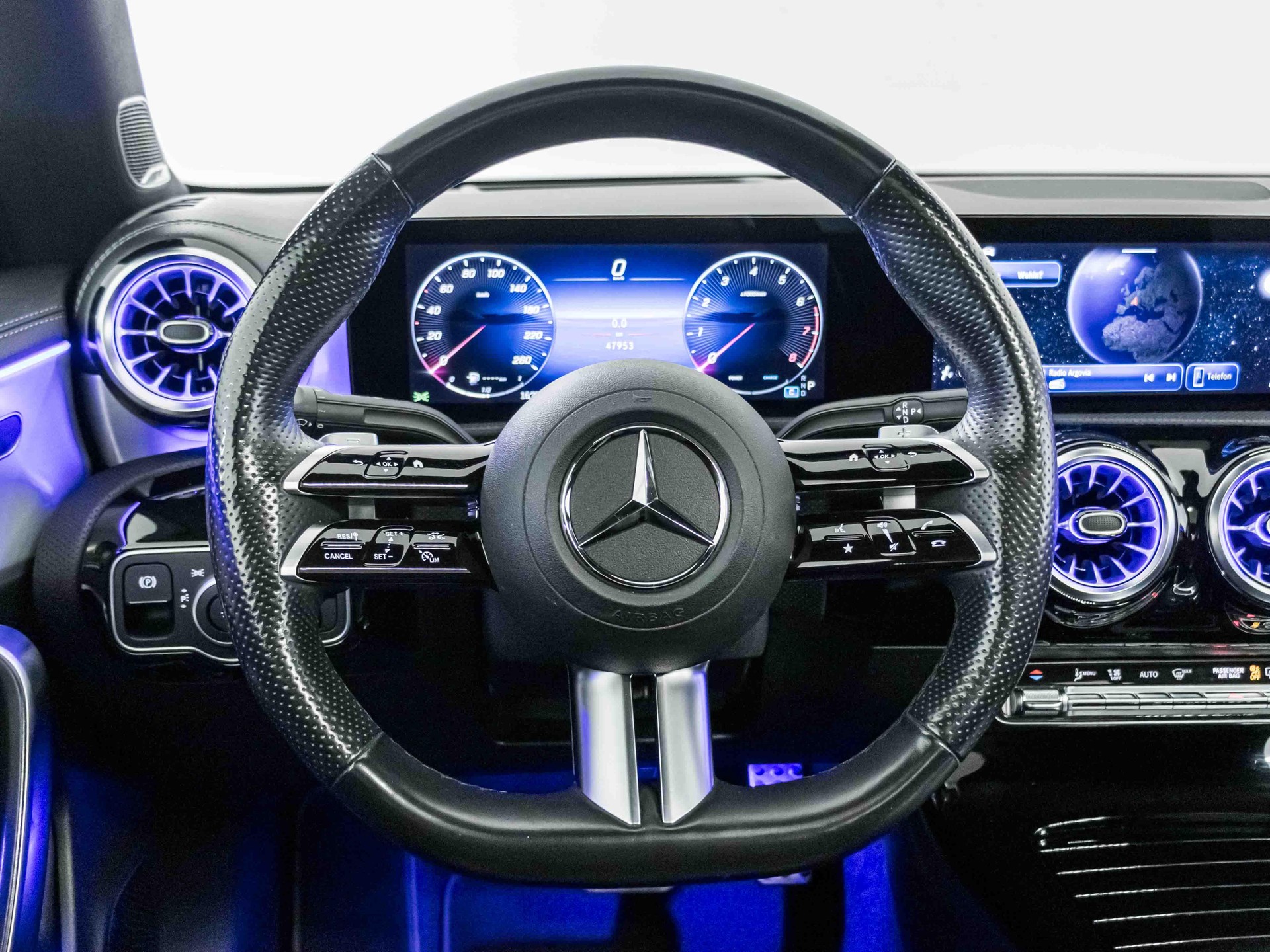 MERCEDES-BENZ CLA 250 4MATIC Coupé-image-11