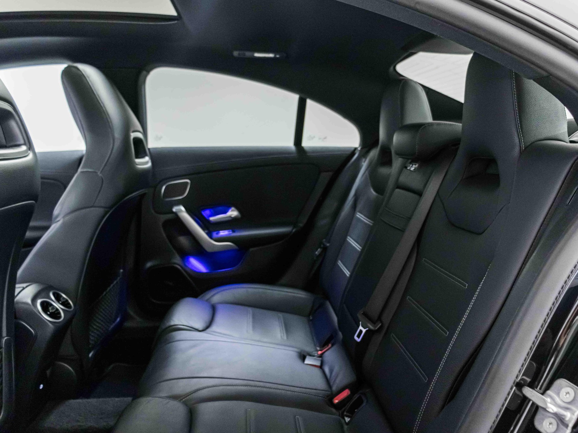 MERCEDES-BENZ CLA 250 4MATIC Coupé-image-8