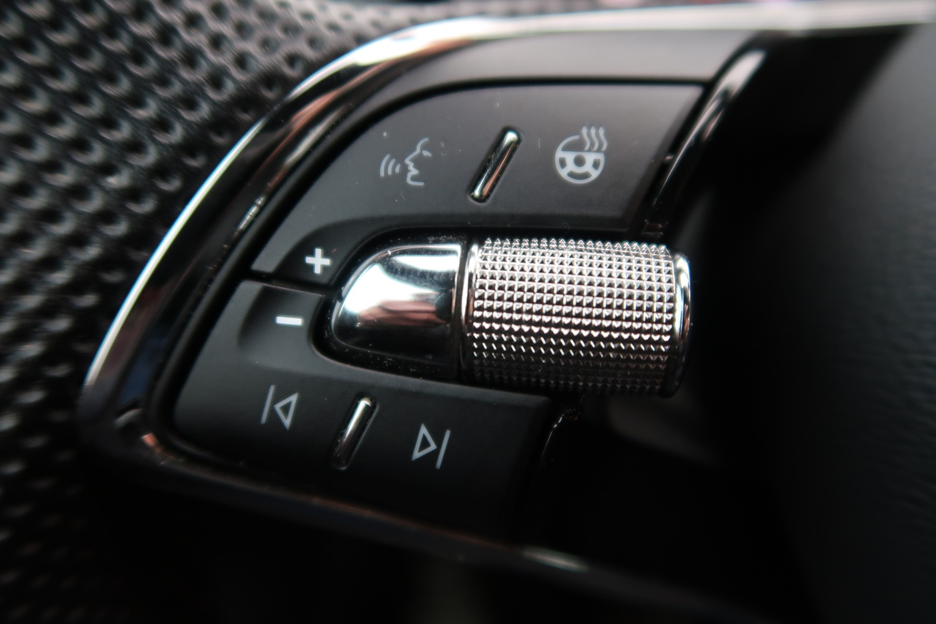 SKODA Karoq 2.0 TSI SportLine 4x4 DSG-image-17