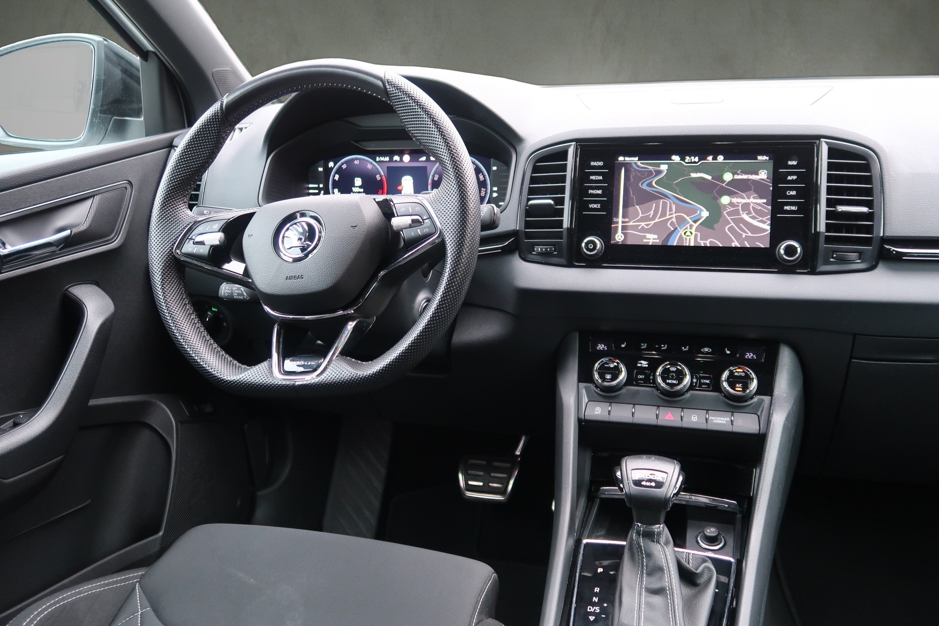 SKODA Karoq 2.0 TSI SportLine 4x4 DSG-image-9