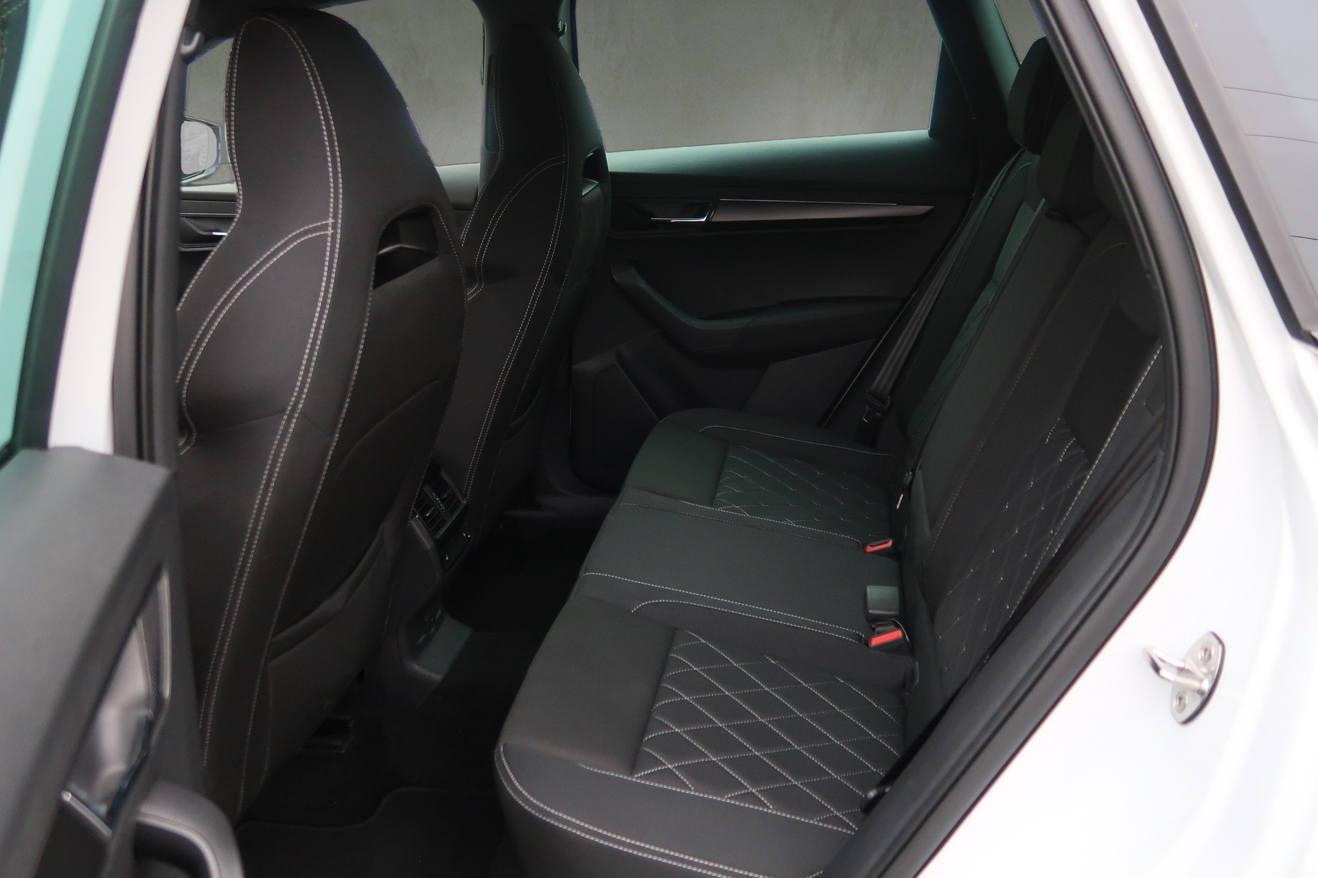 SKODA Karoq 2.0 TSI SportLine 4x4 DSG-image-8
