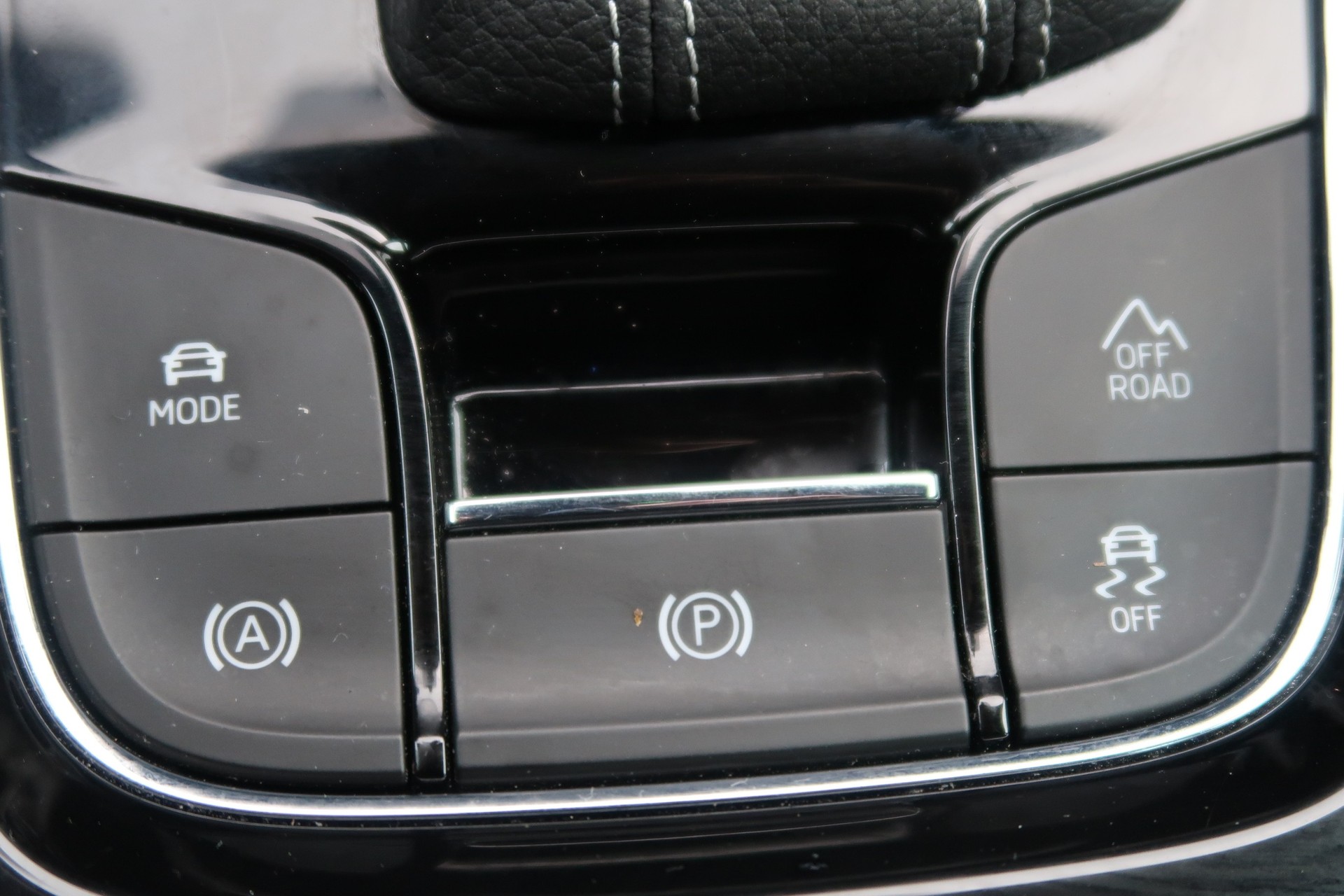 SKODA Karoq 2.0 TSI SportLine 4x4 DSG-image-20