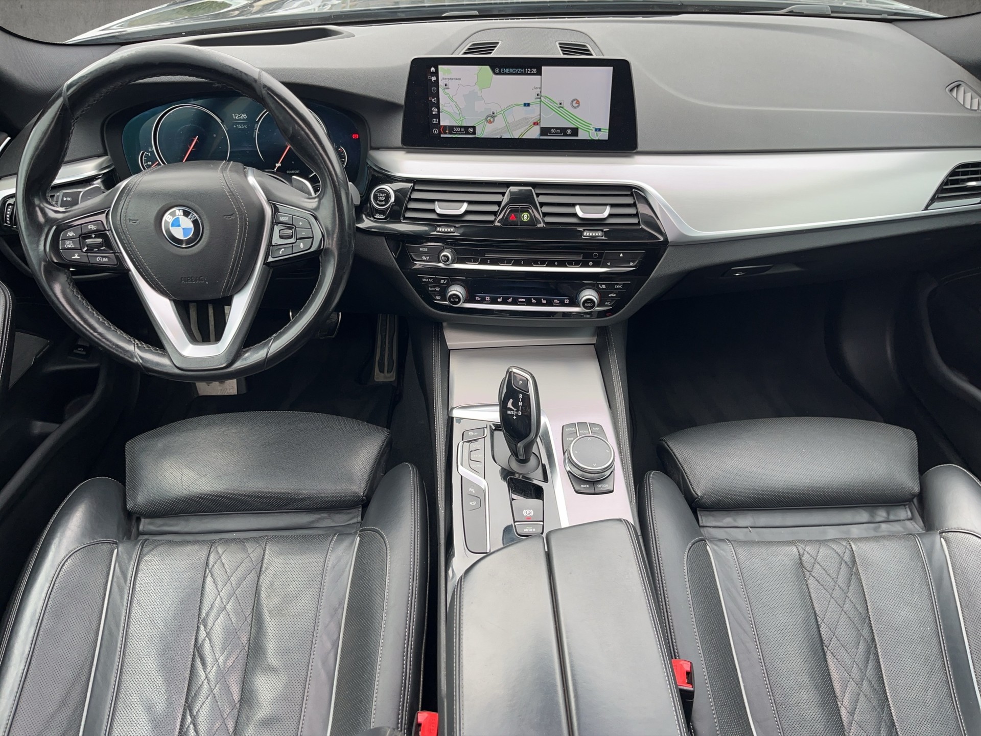 BMW 540i xDrive Touring Luxury Line Steptronic-image-8