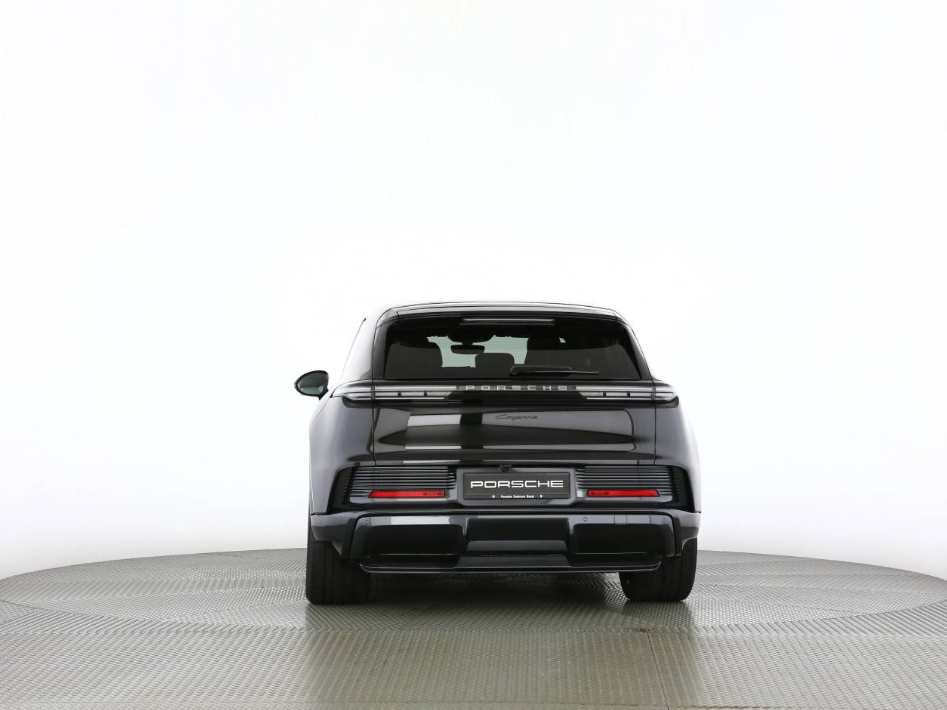 PORSCHE Cayenne Electric-image-18