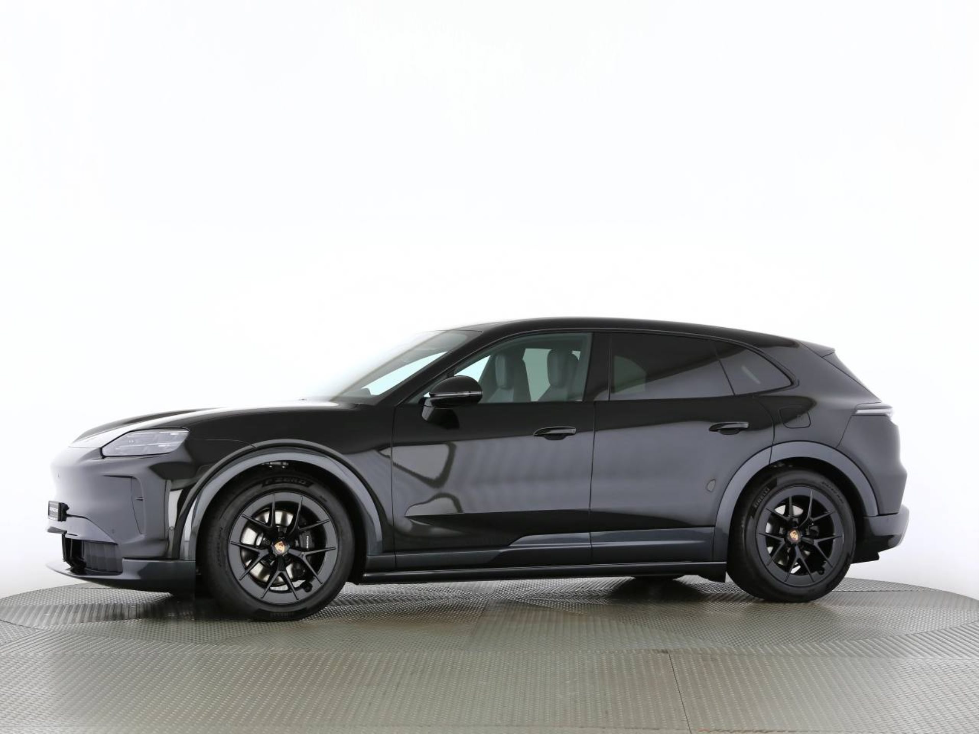 PORSCHE Cayenne Electric-image-12