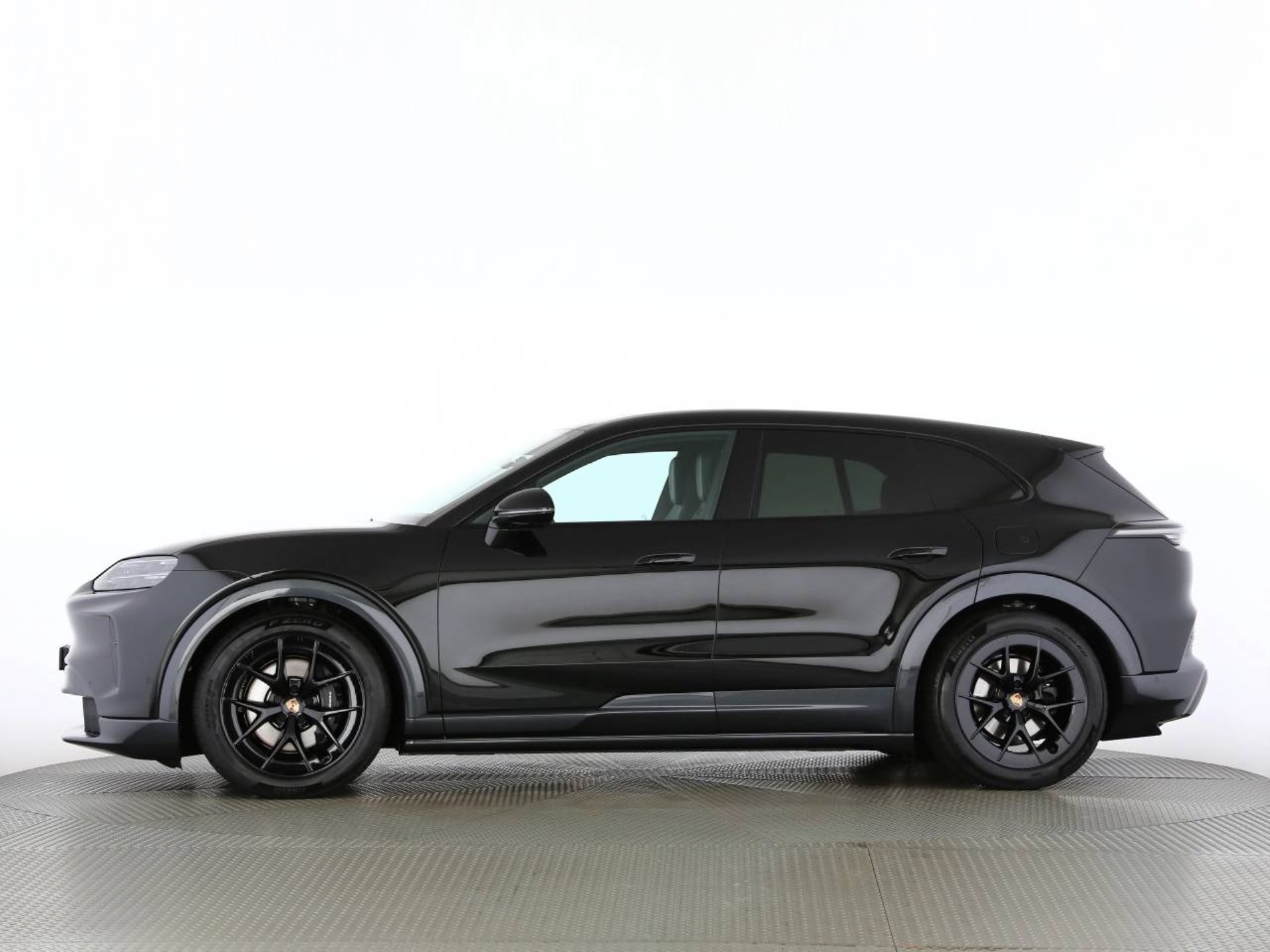 PORSCHE Cayenne Electric-image-13