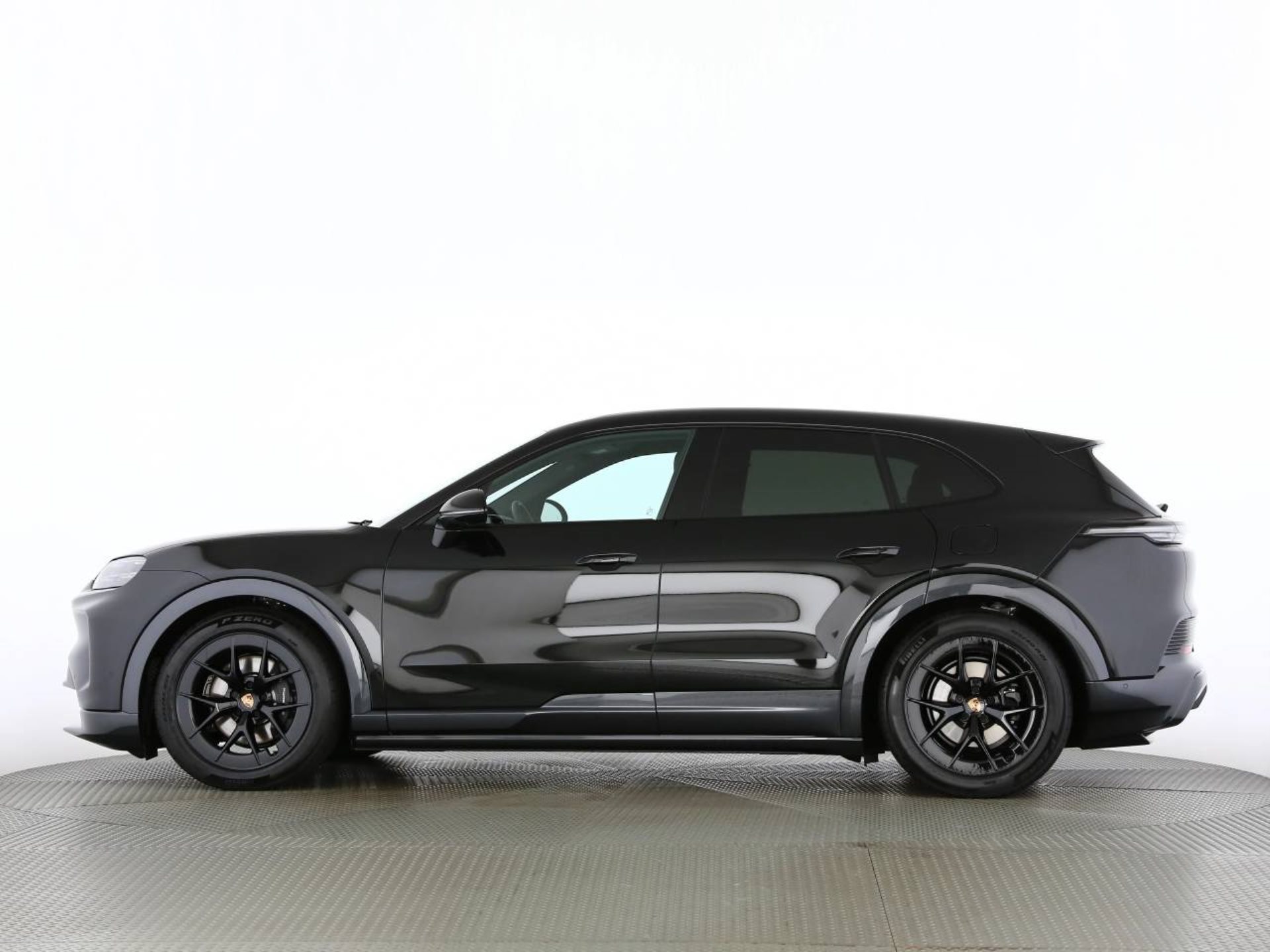 PORSCHE Cayenne Electric-image-14
