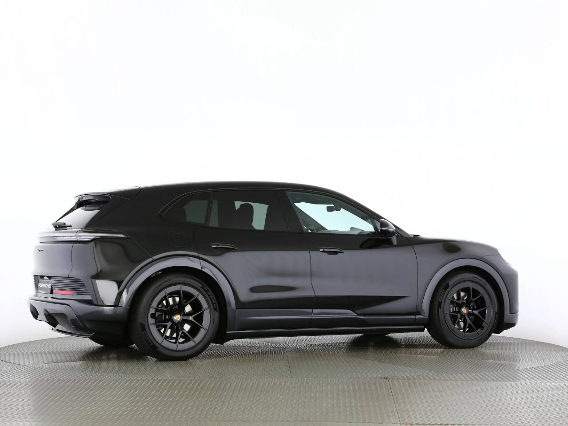 PORSCHE Cayenne Electric-image-23