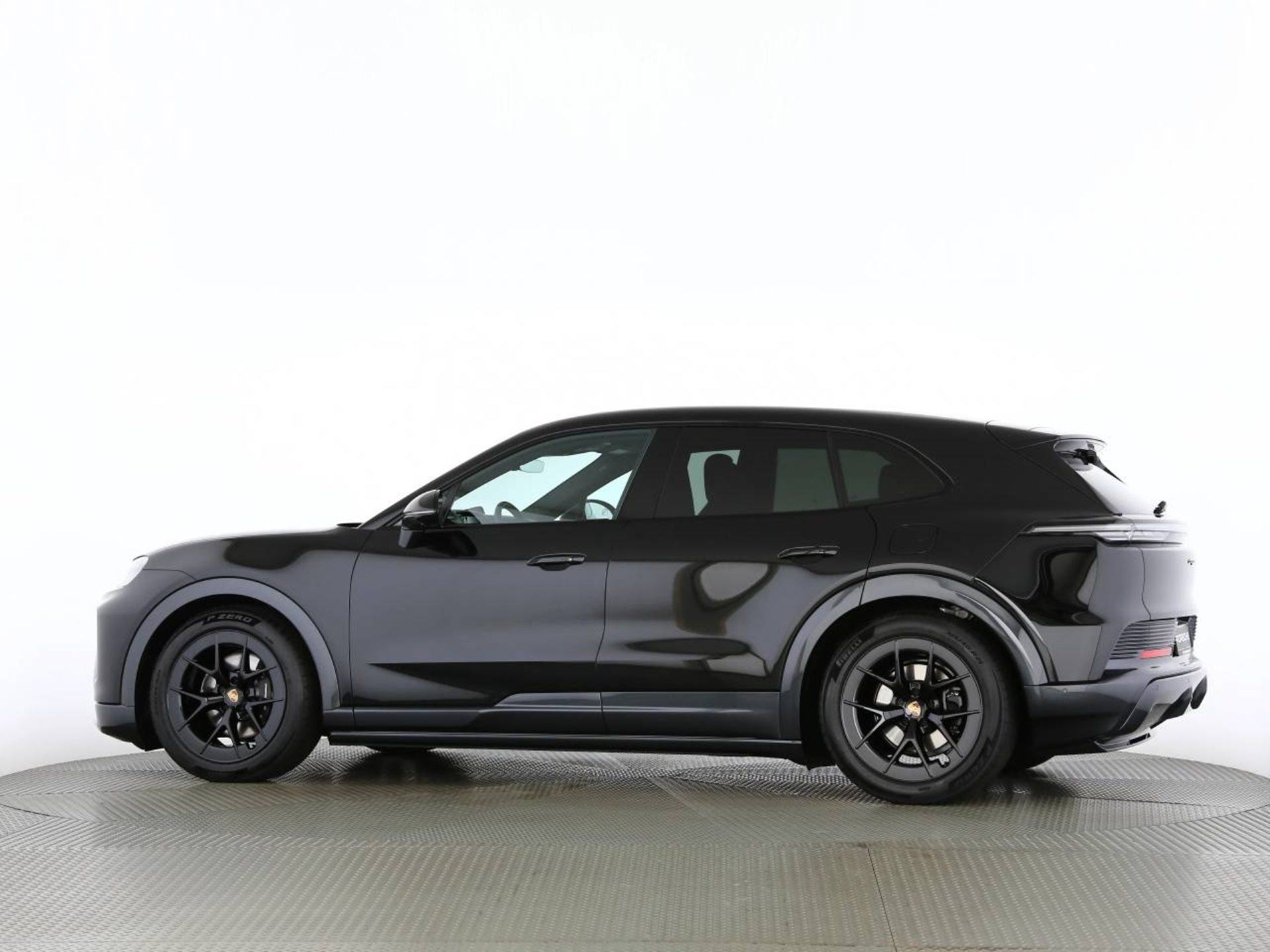 PORSCHE Cayenne Electric-image-15