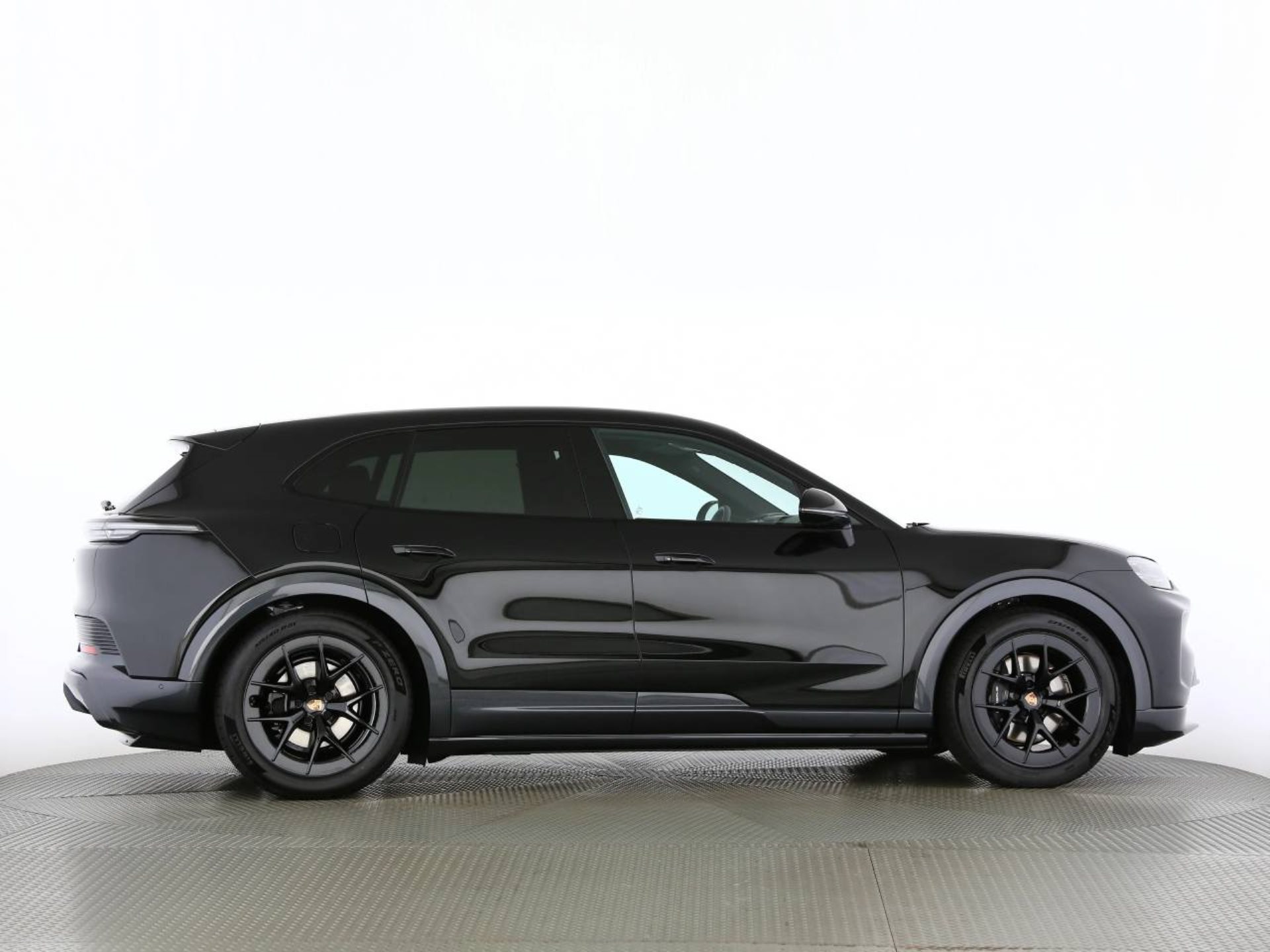 PORSCHE Cayenne Electric-image-24
