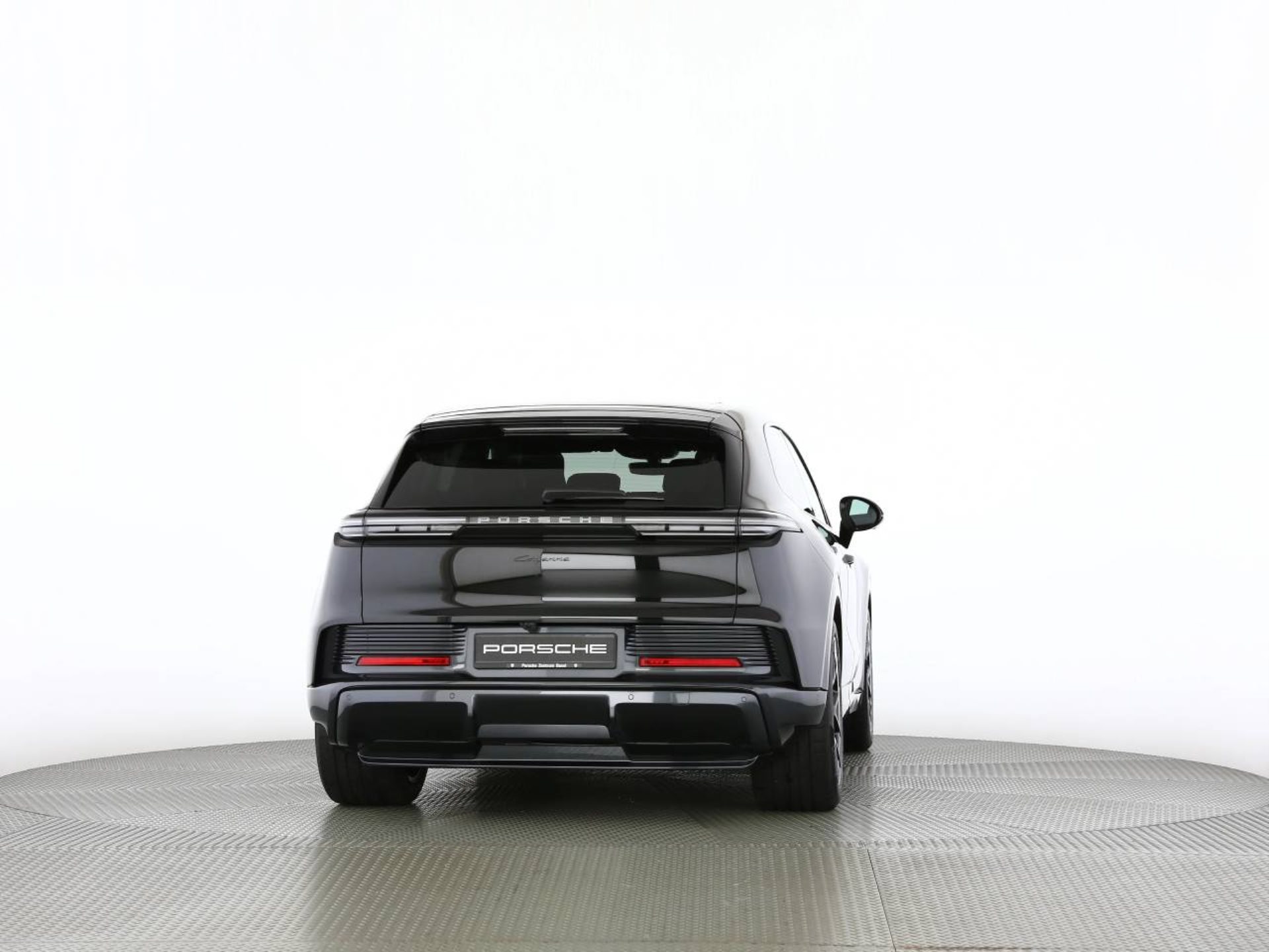 PORSCHE Cayenne Electric-image-19
