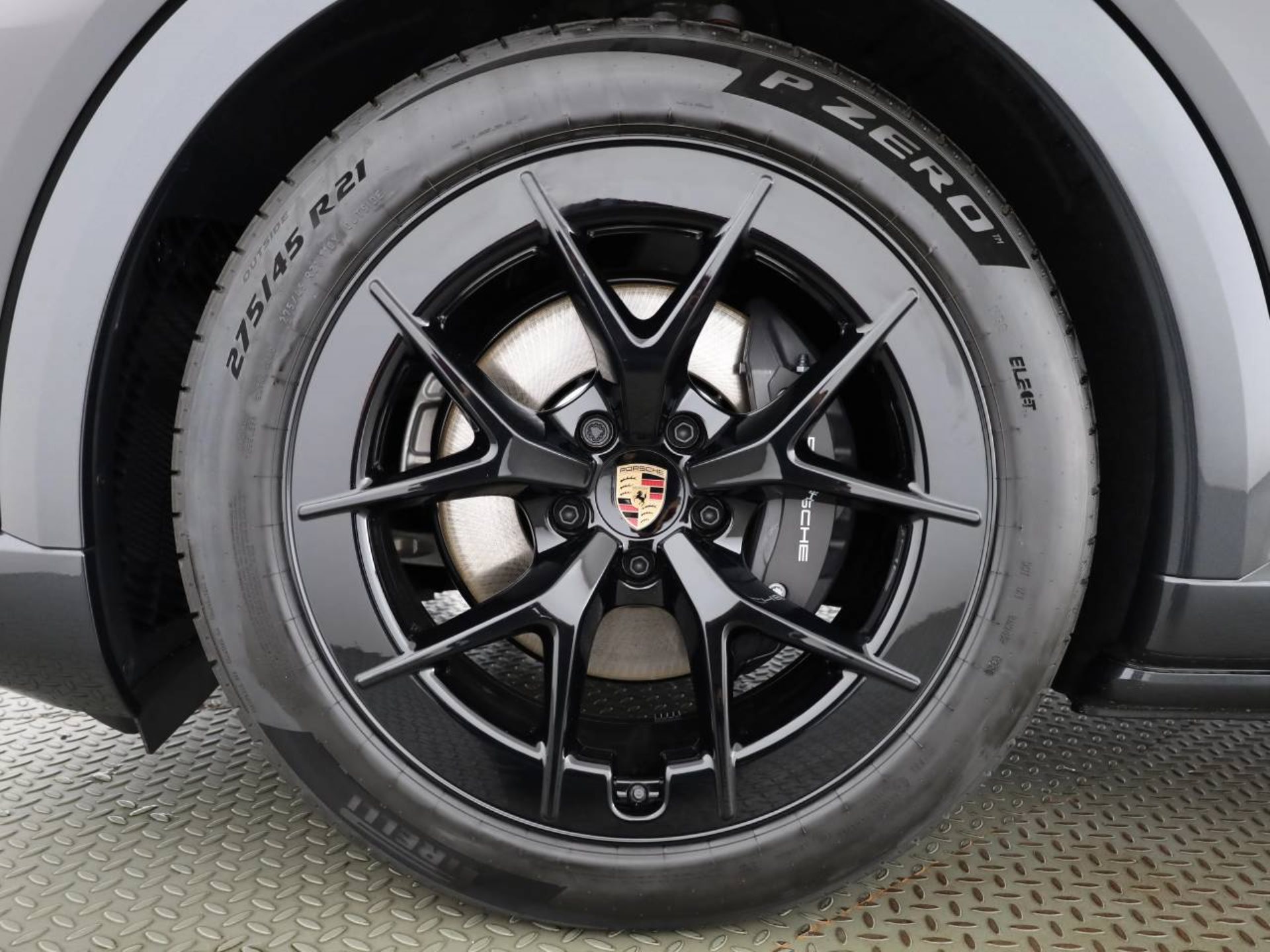 PORSCHE Cayenne Electric-image-5