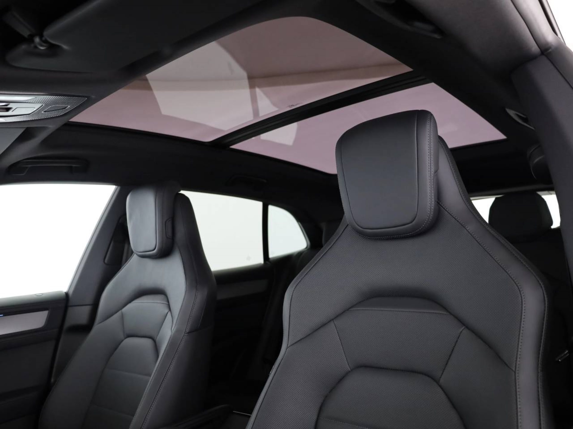 PORSCHE Cayenne Electric-image-4