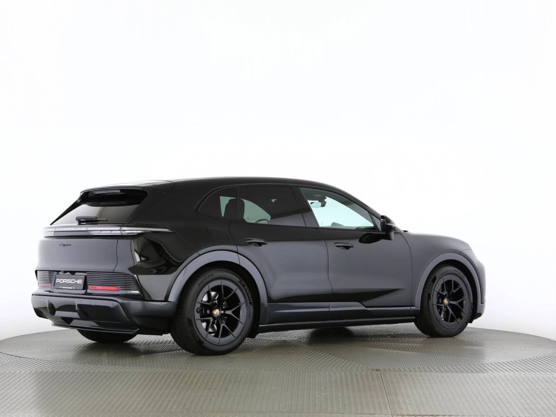 PORSCHE Cayenne Electric-image-22