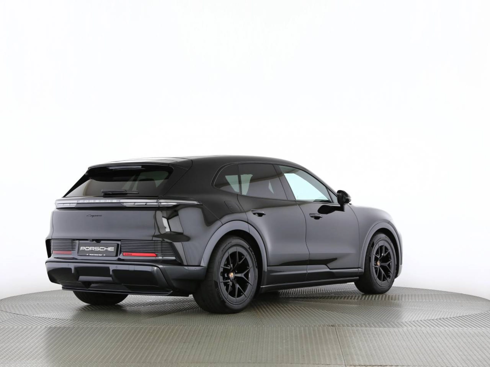 PORSCHE Cayenne Electric-image-21