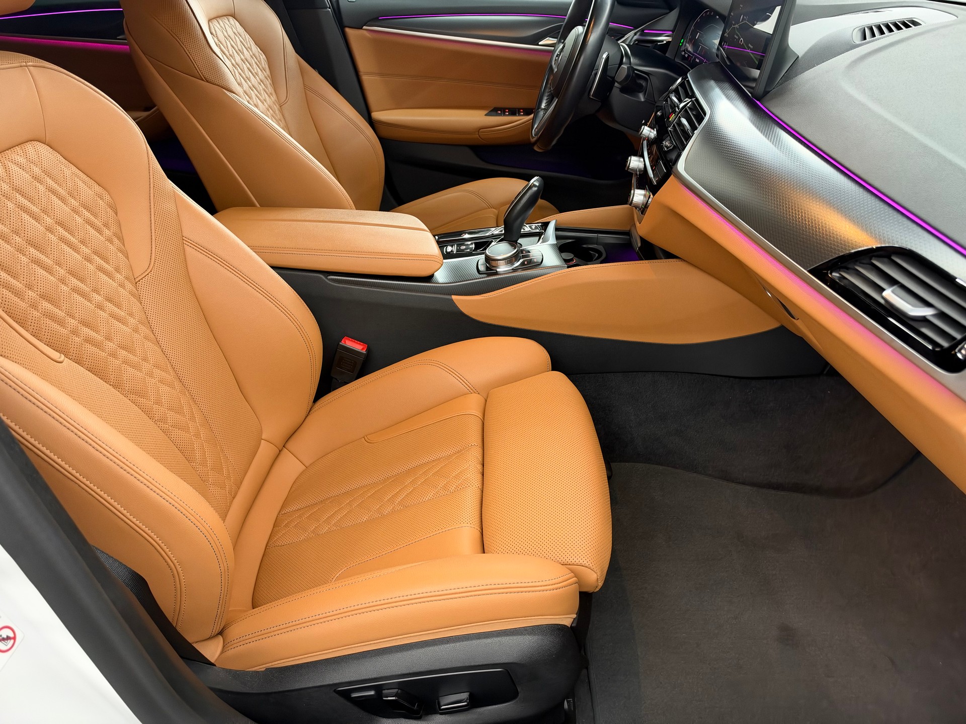 BMW 520d xDrive 48V Touring M Sport Steptronic-image-11