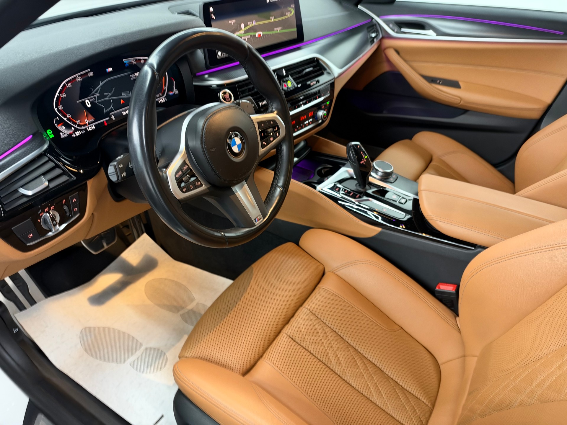 BMW 520d xDrive 48V Touring M Sport Steptronic-image-13