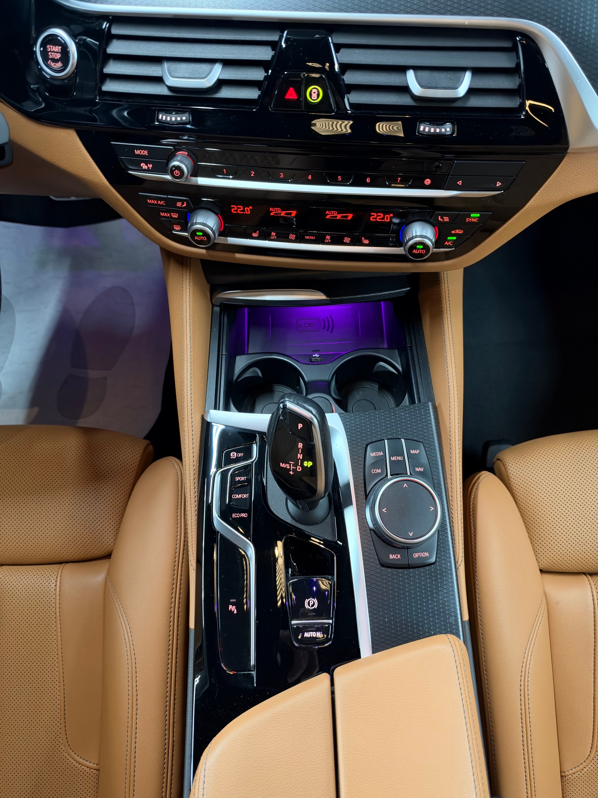 BMW 520d xDrive 48V Touring M Sport Steptronic-image-16