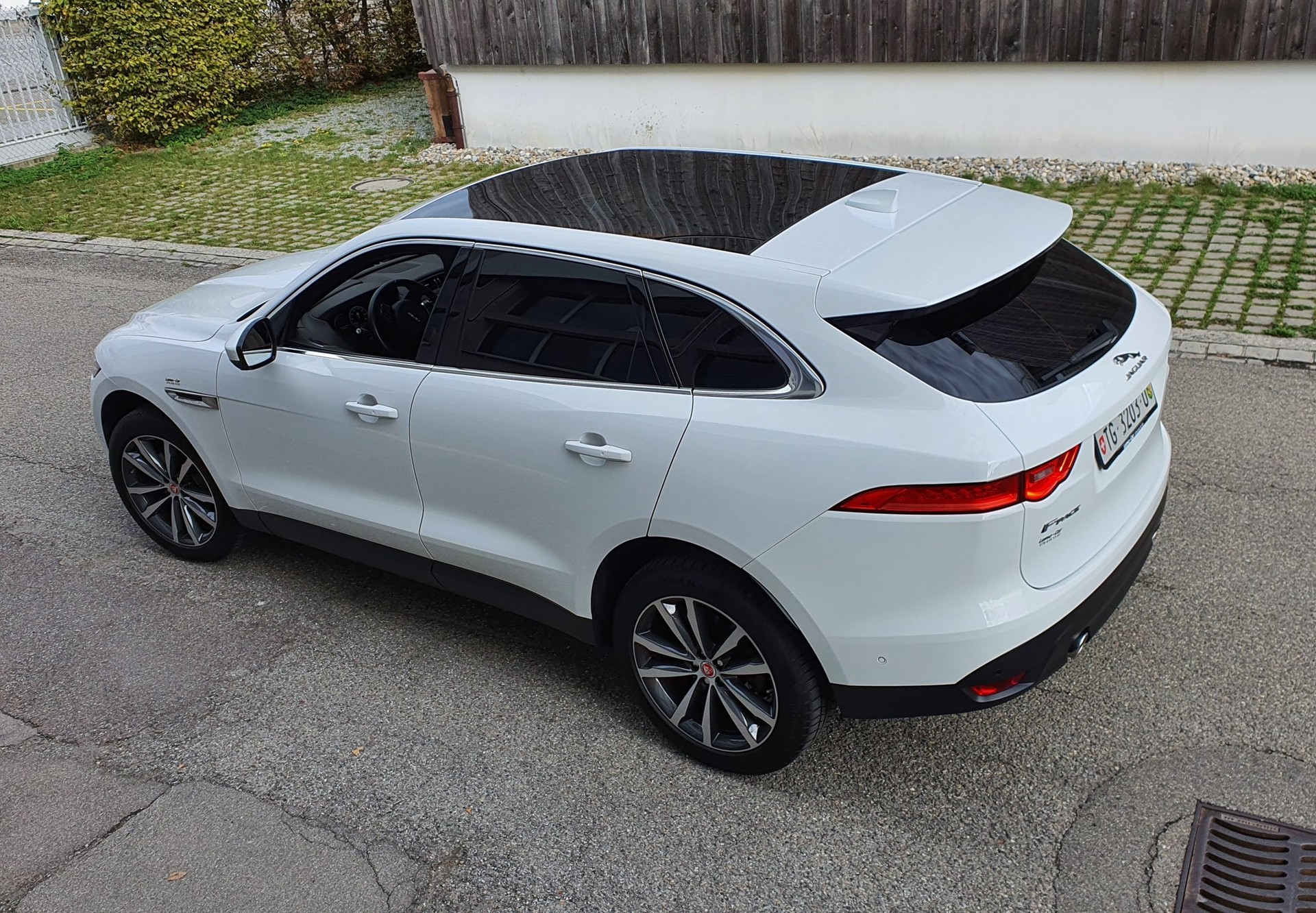JAGUAR F-Pace 3.0 TD Portfolio AWD Automatik / 300 PS und 700 Nm-image-12