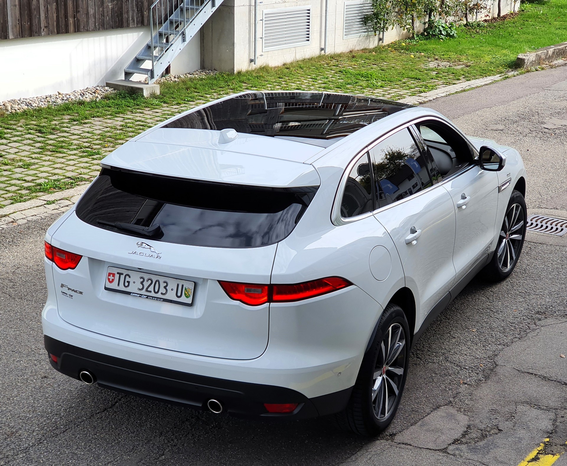 JAGUAR F-Pace 3.0 TD Portfolio AWD Automatik / 300 PS und 700 Nm-image-3